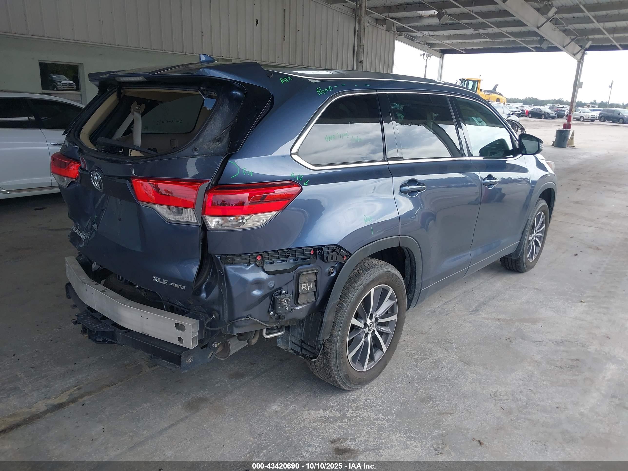 TOYOTA HIGHLANDER image 4