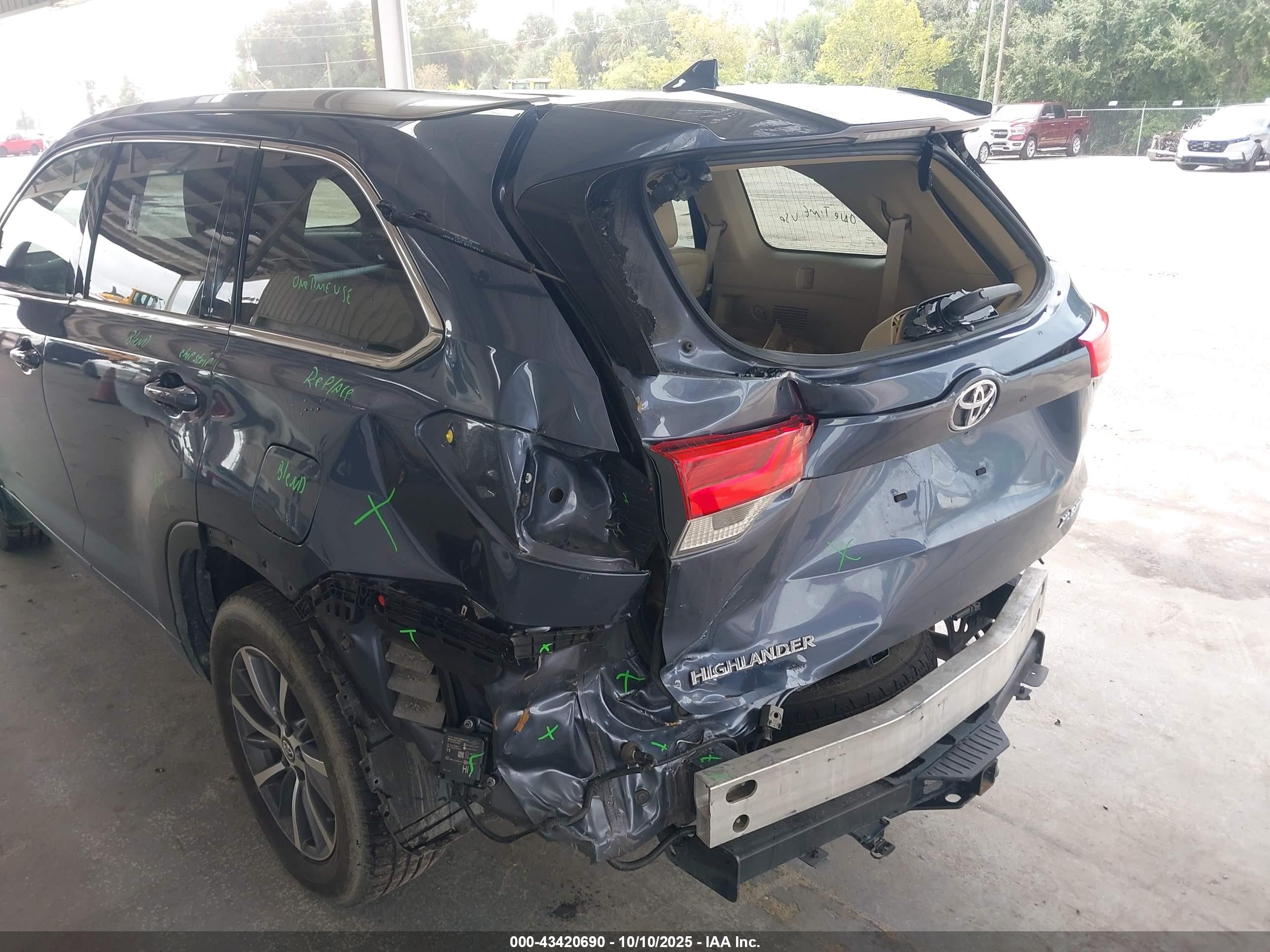 TOYOTA HIGHLANDER image 6