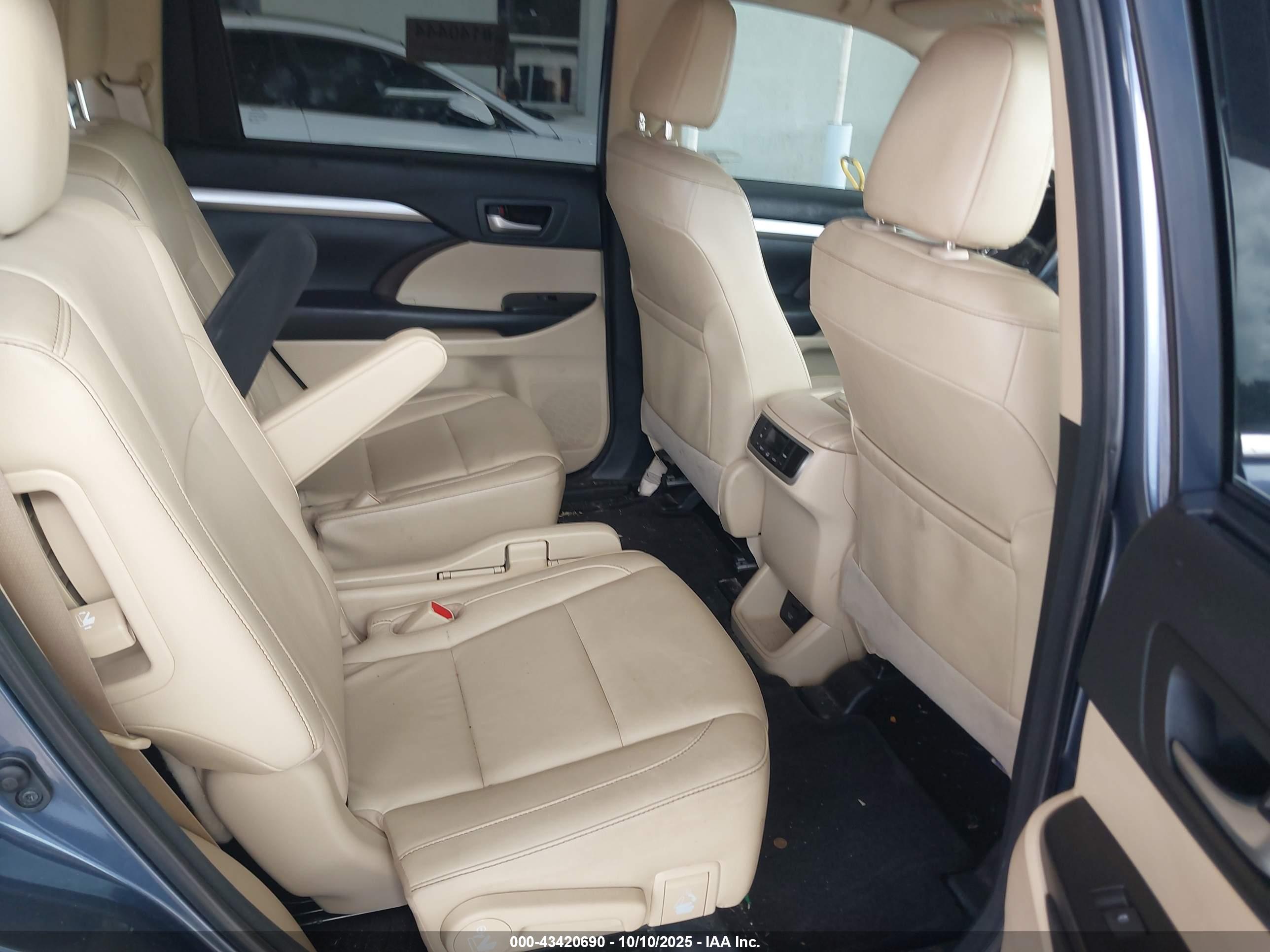 TOYOTA HIGHLANDER image 8