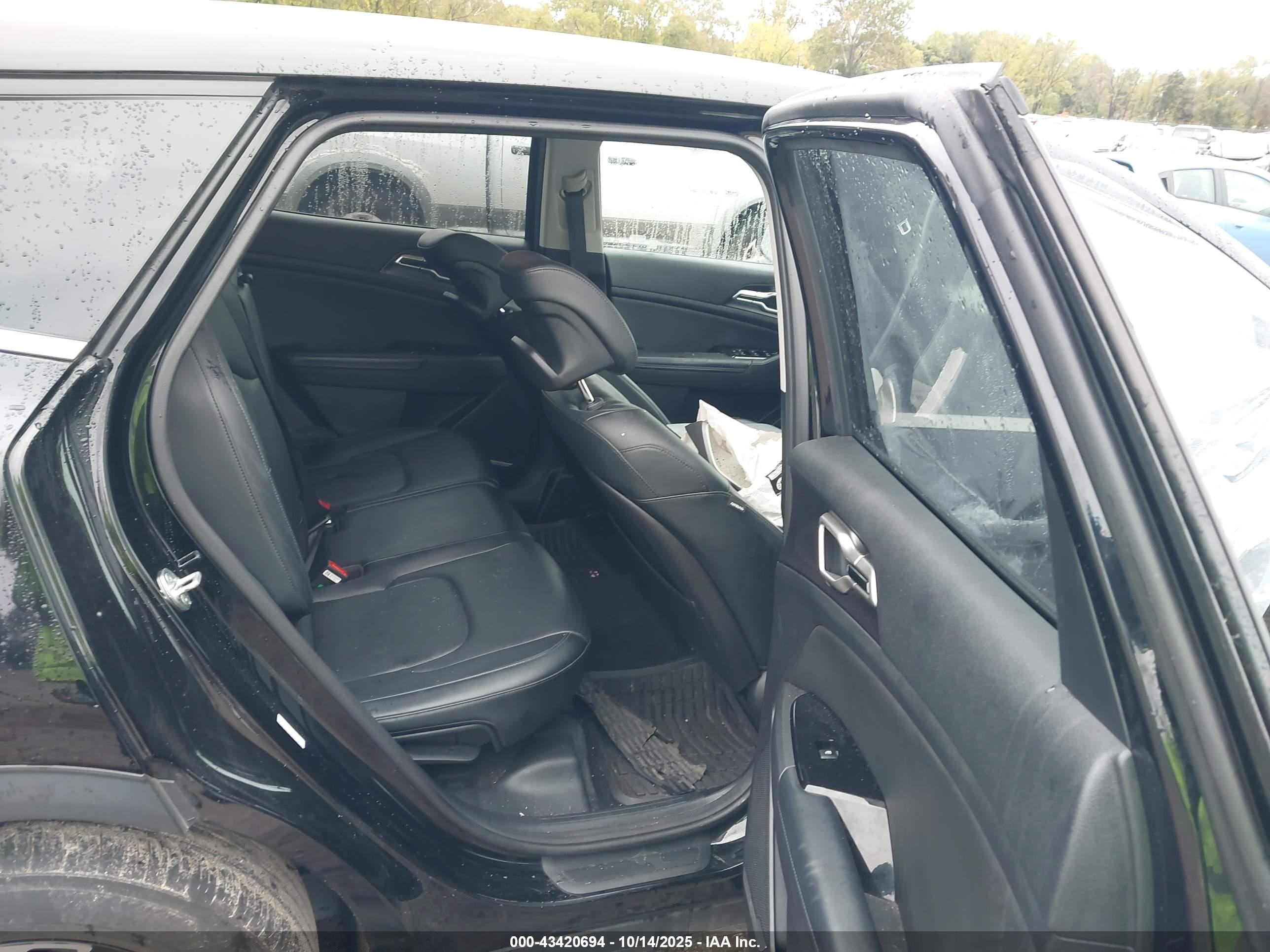 KIA SPORTAGE image 8