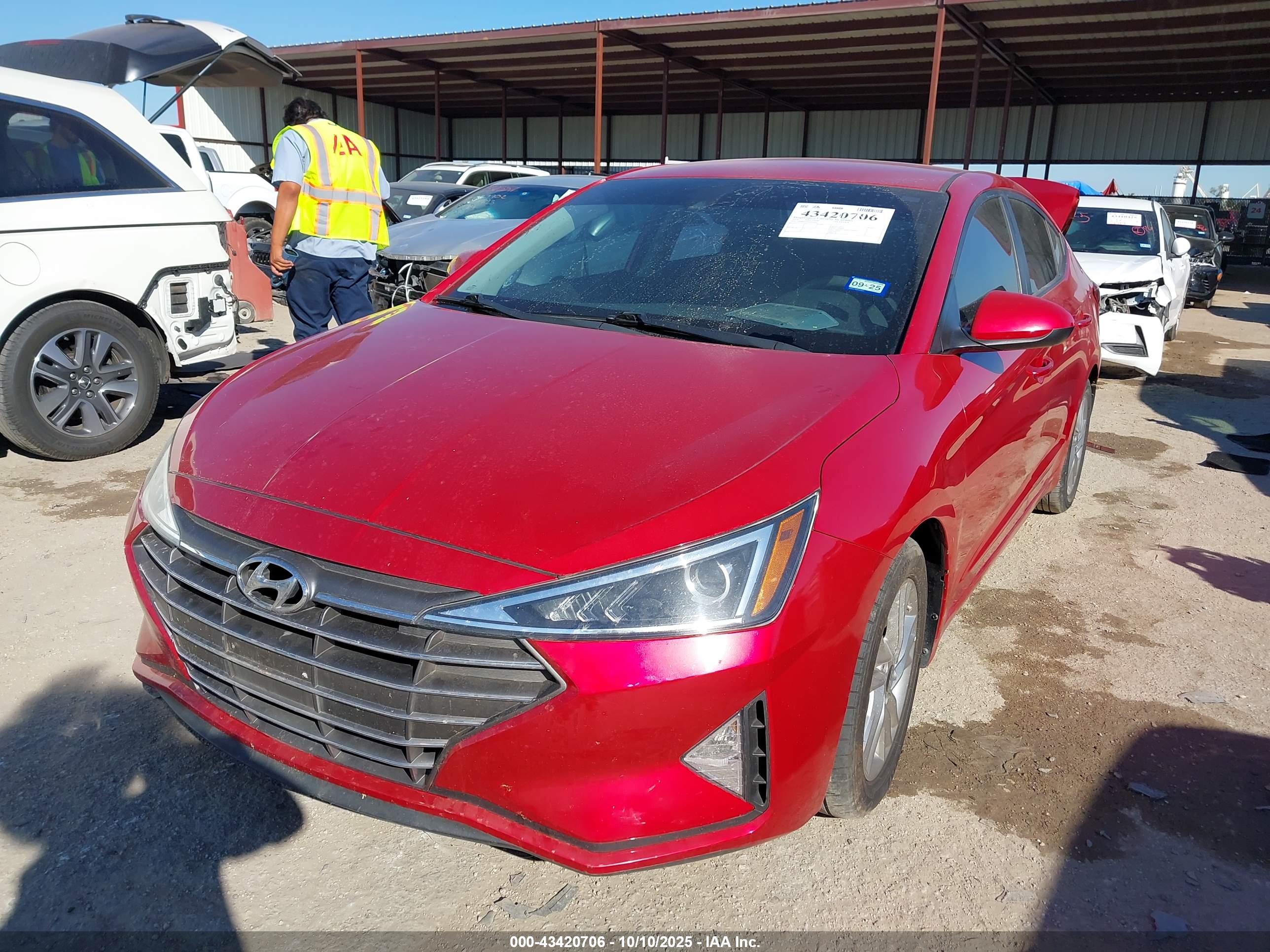 HYUNDAI ELANTRA image 2