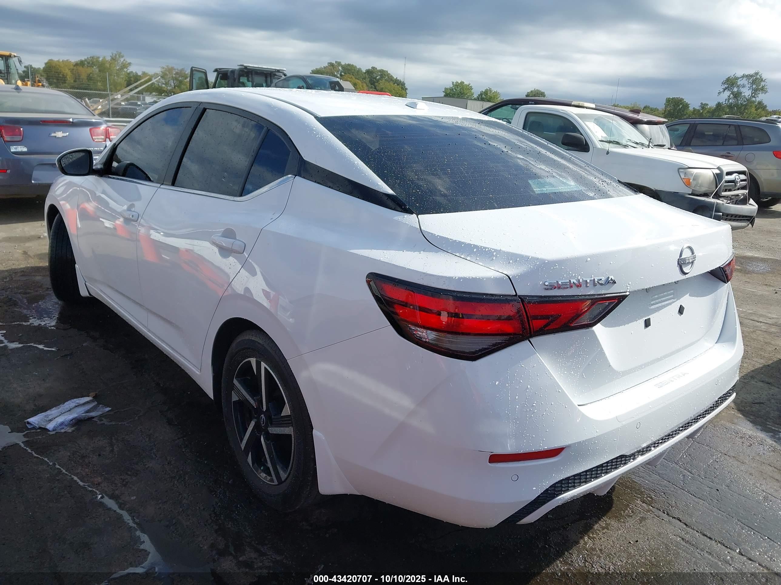 NISSAN SENTRA image 3