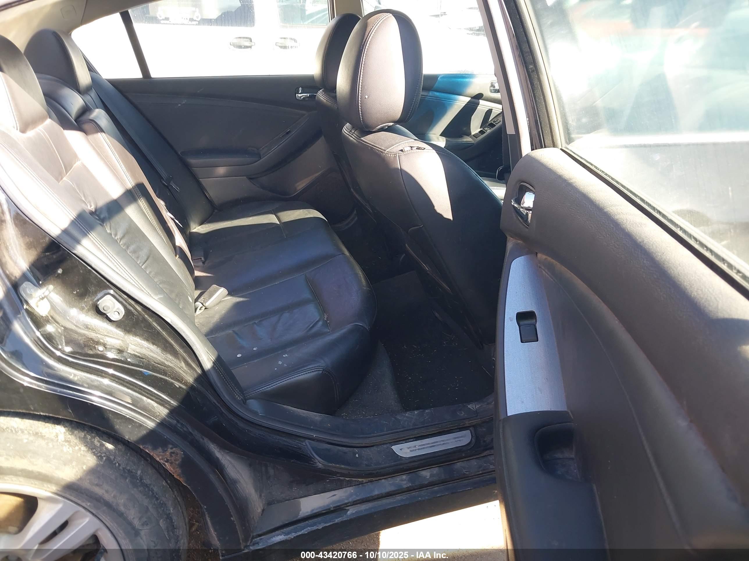 NISSAN ALTIMA image 8