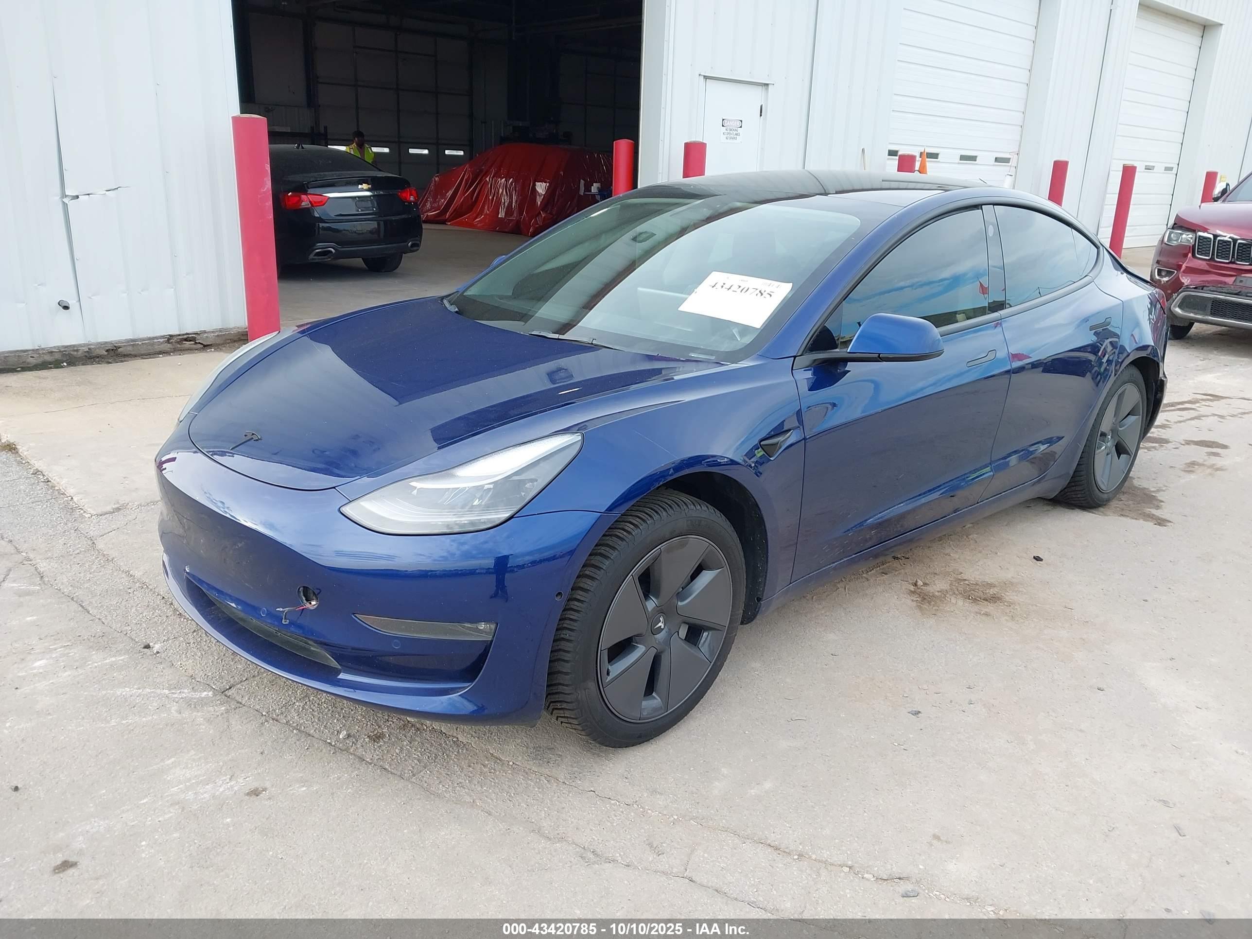 TESLA MODEL image 2