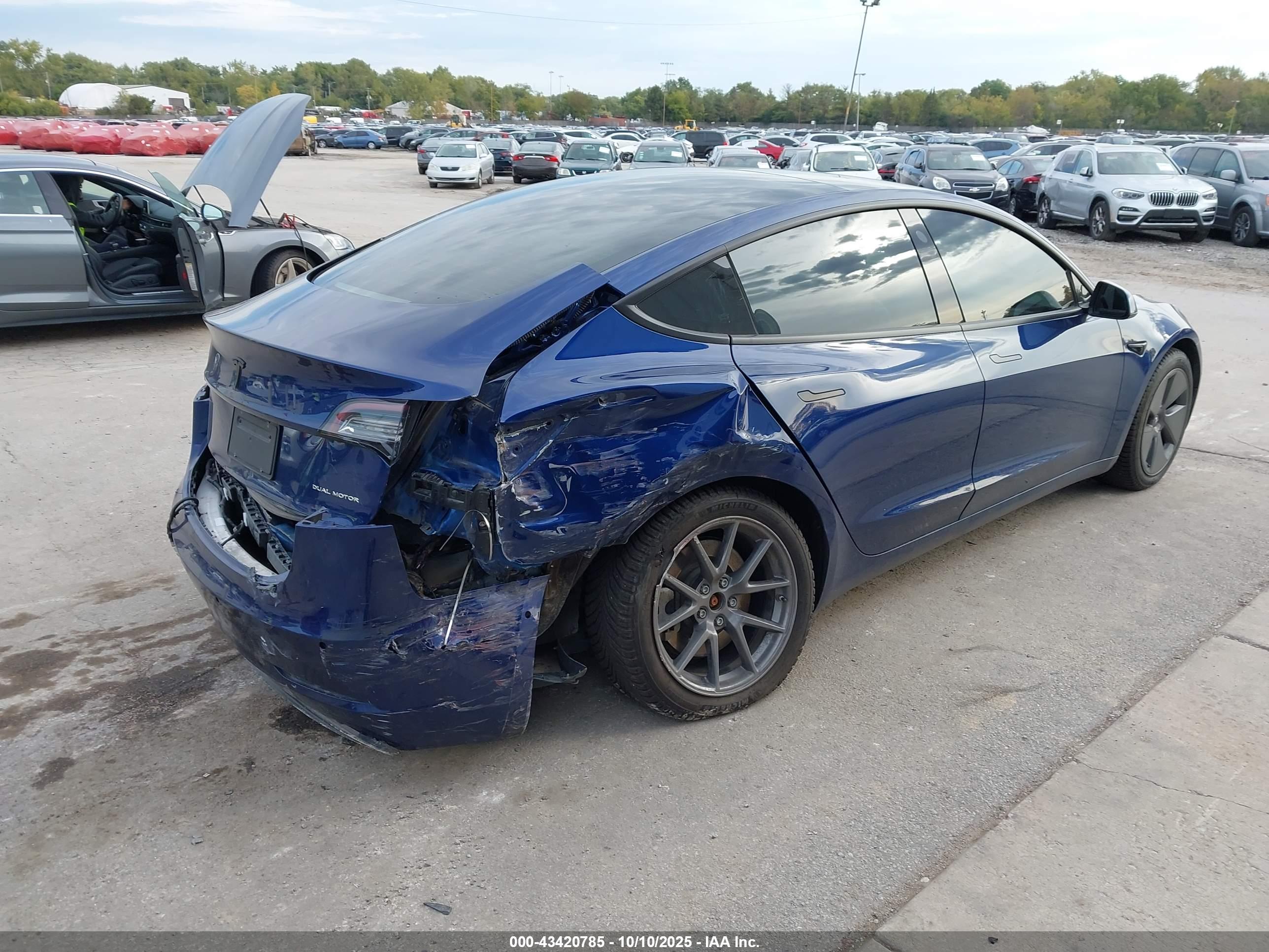 TESLA MODEL image 4