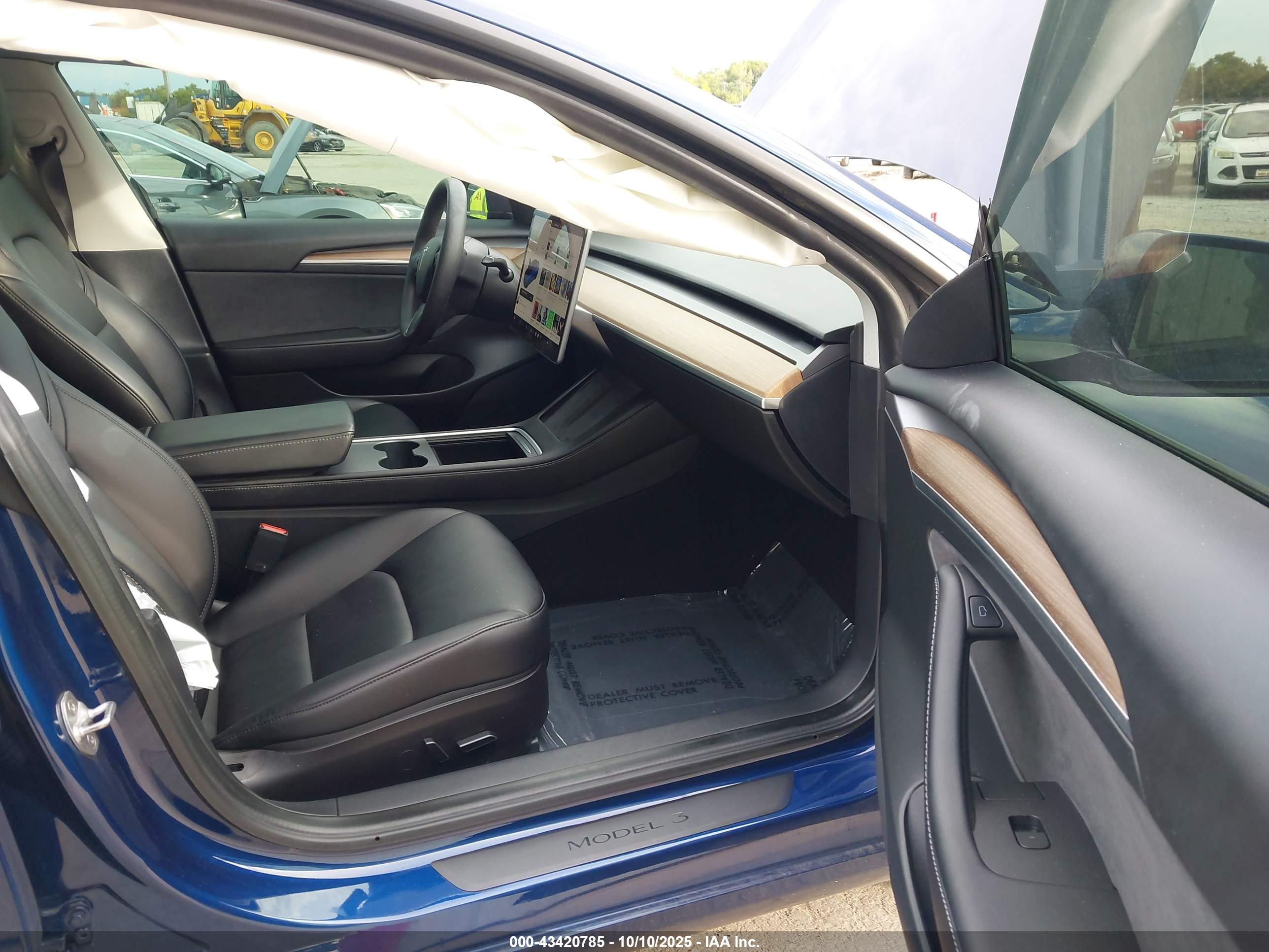 TESLA MODEL image 5