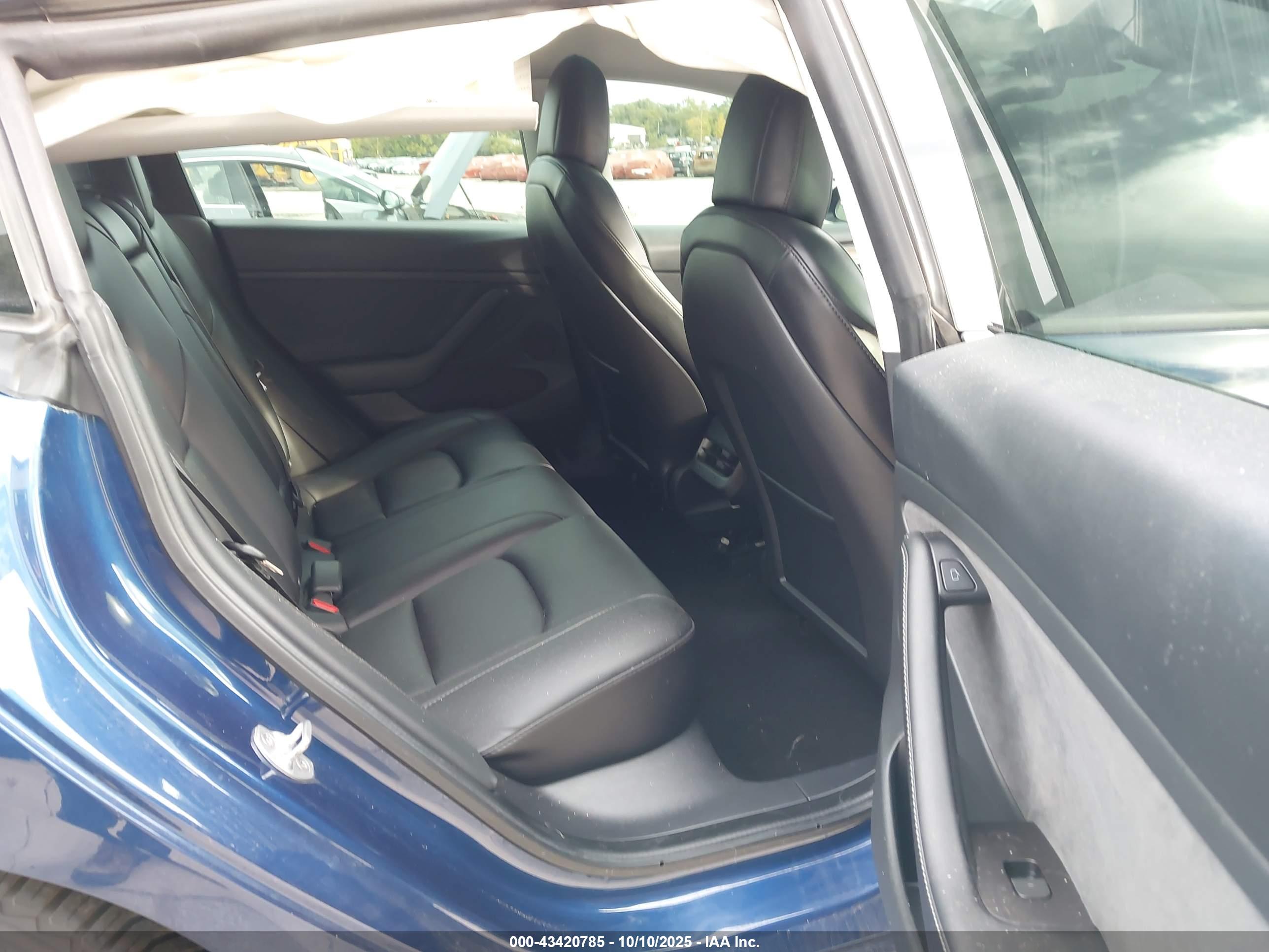 TESLA MODEL image 8