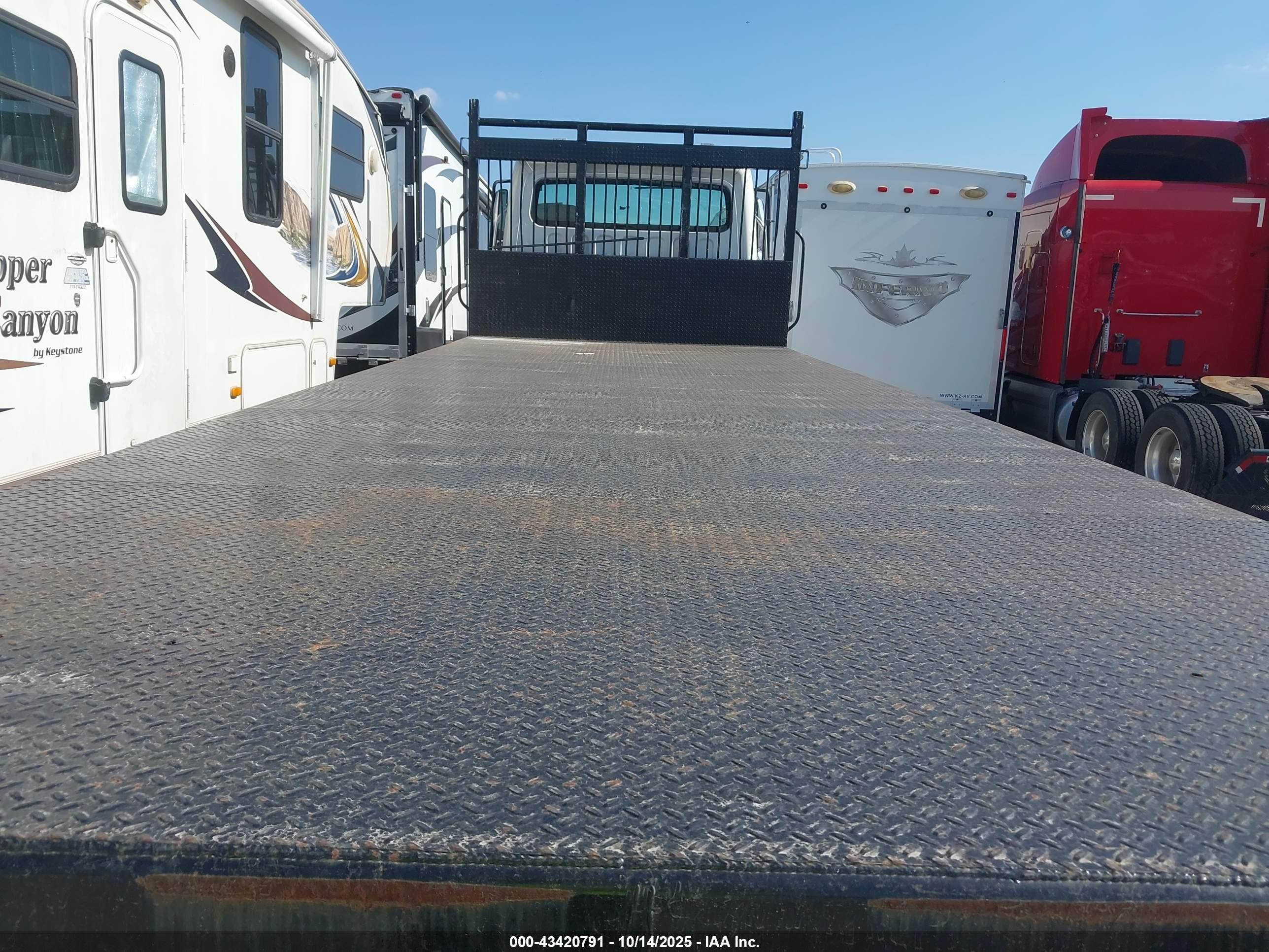 FREIGHTLINER 114SD image 8