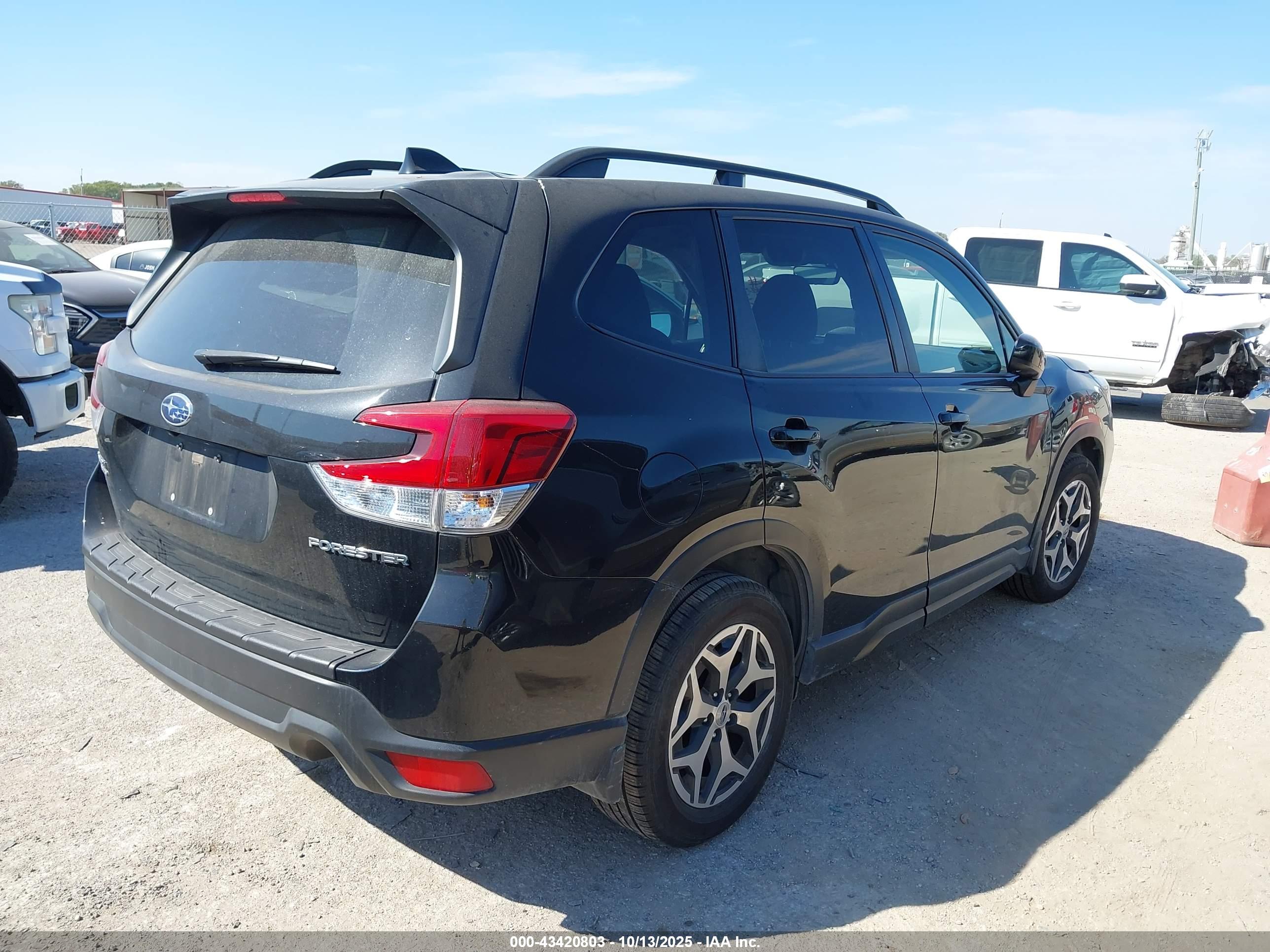 SUBARU FORESTER image 4