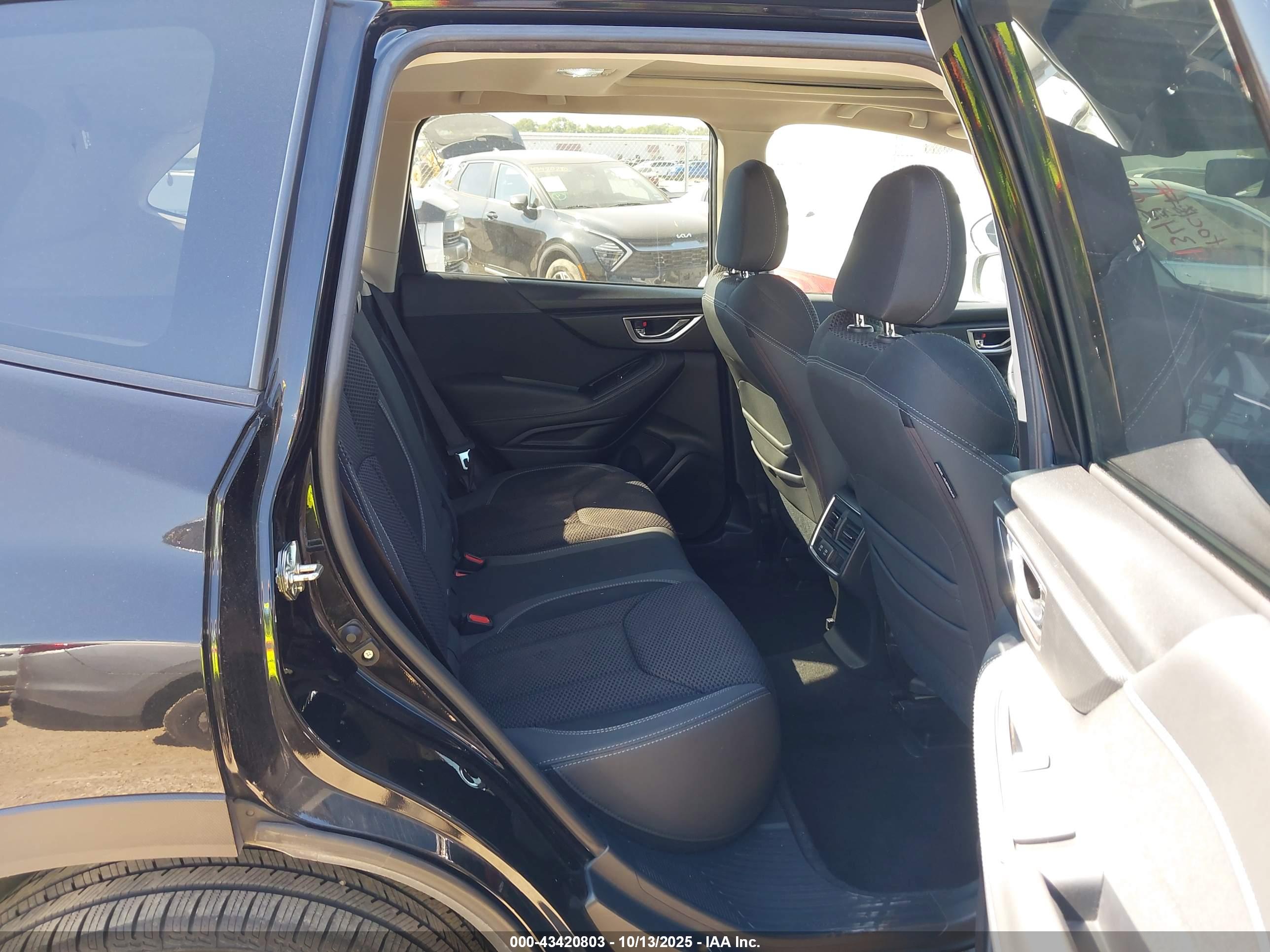 SUBARU FORESTER image 8
