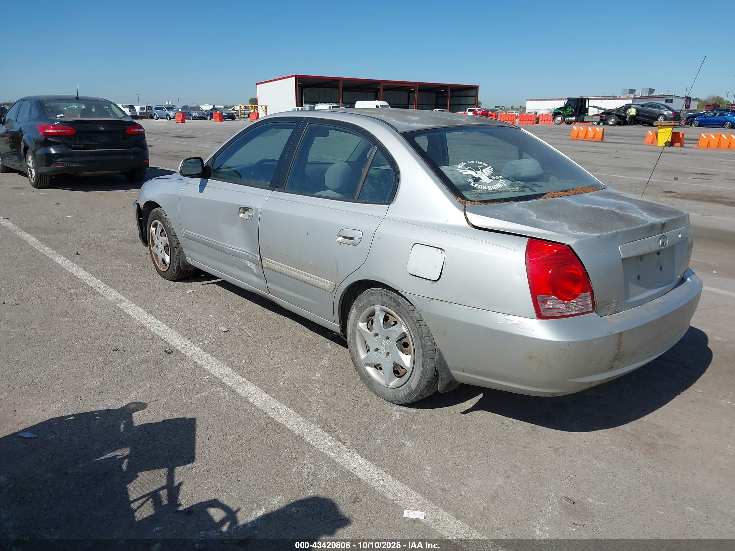HYUNDAI ELANTRA image 3