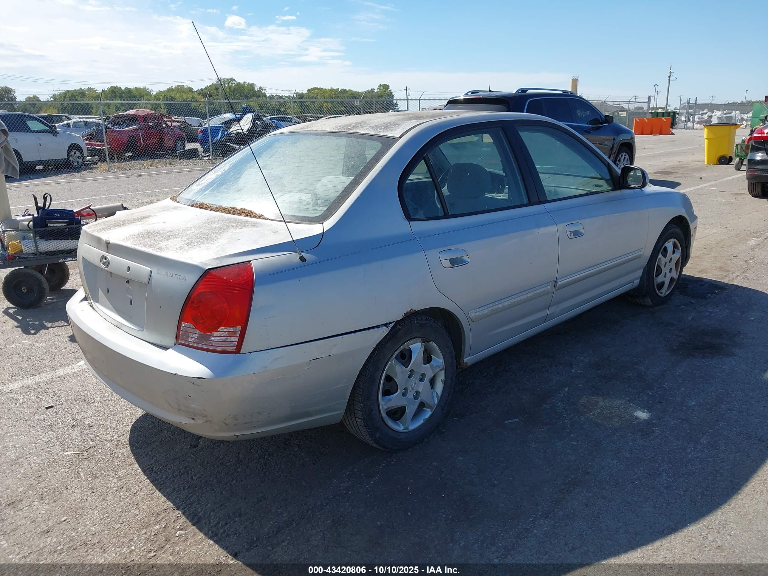 HYUNDAI ELANTRA image 4