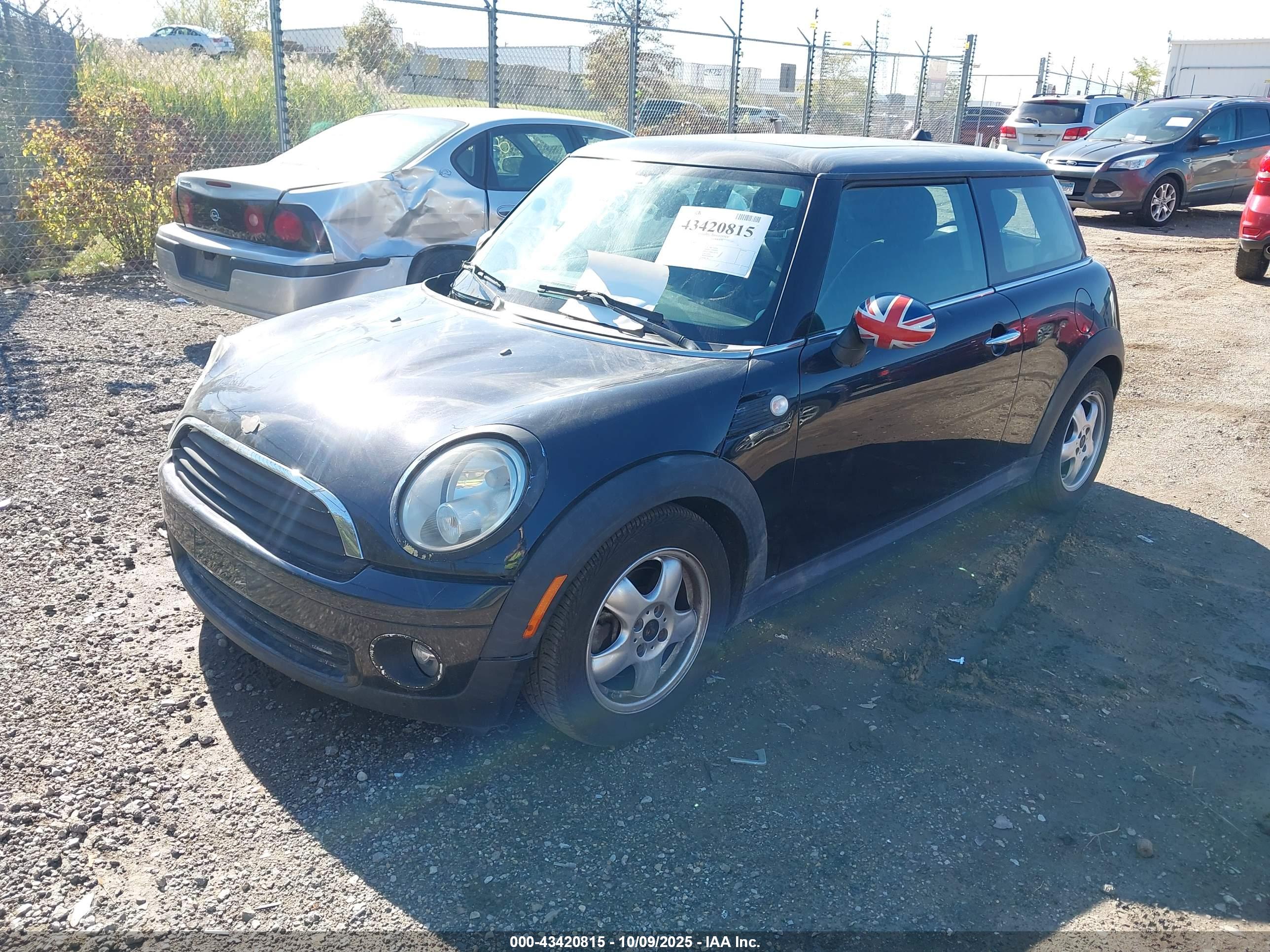 MINI COOPER image 2