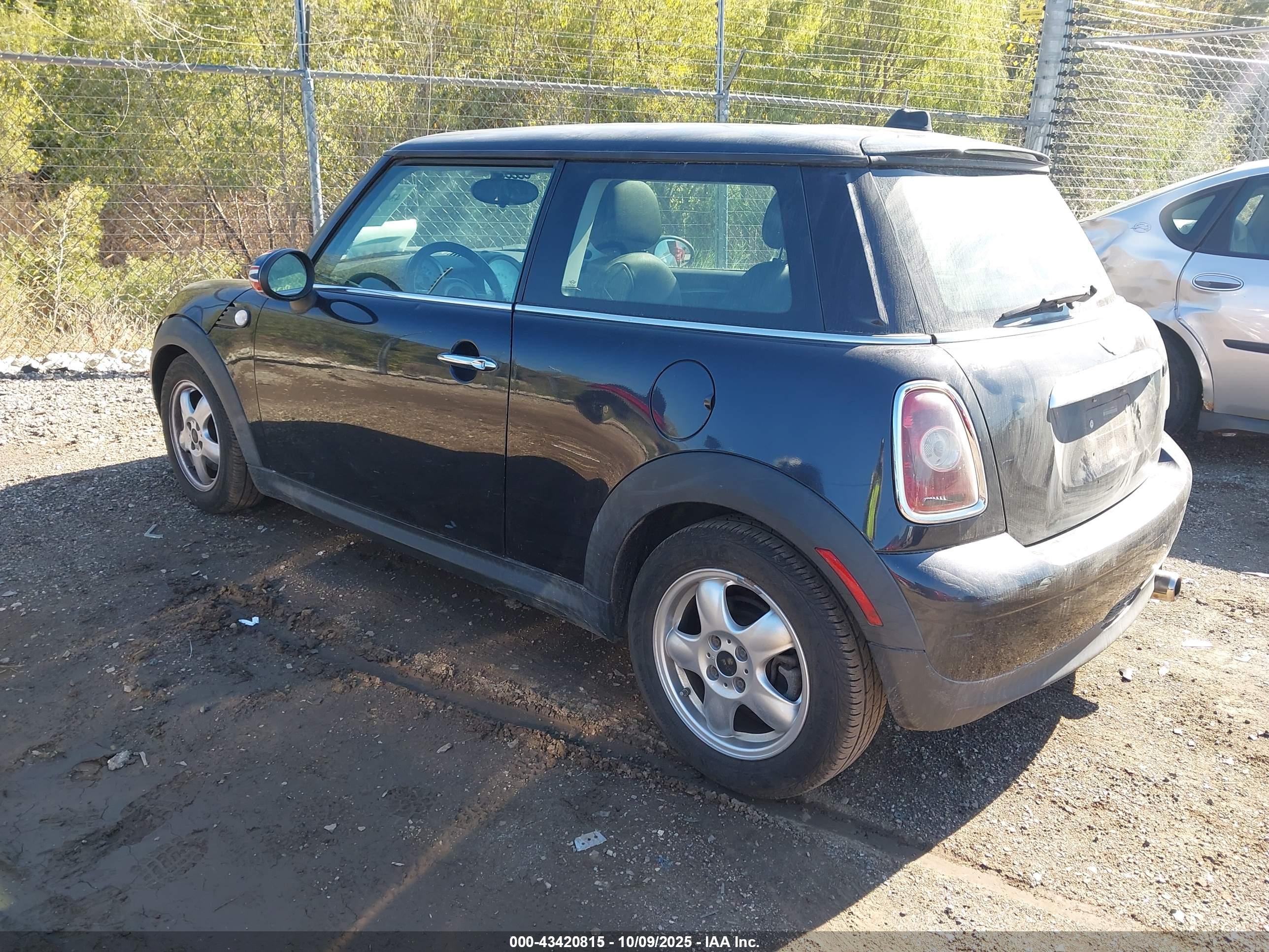 MINI COOPER image 3