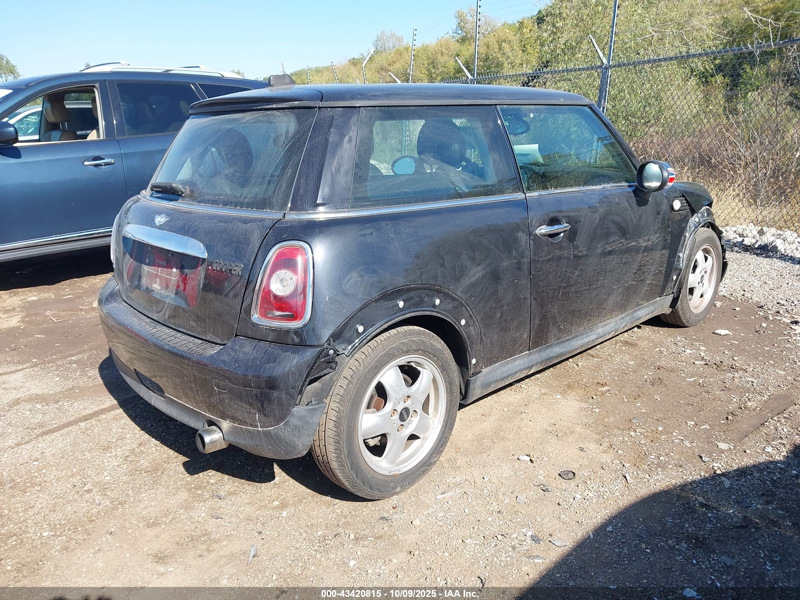 MINI COOPER image 4