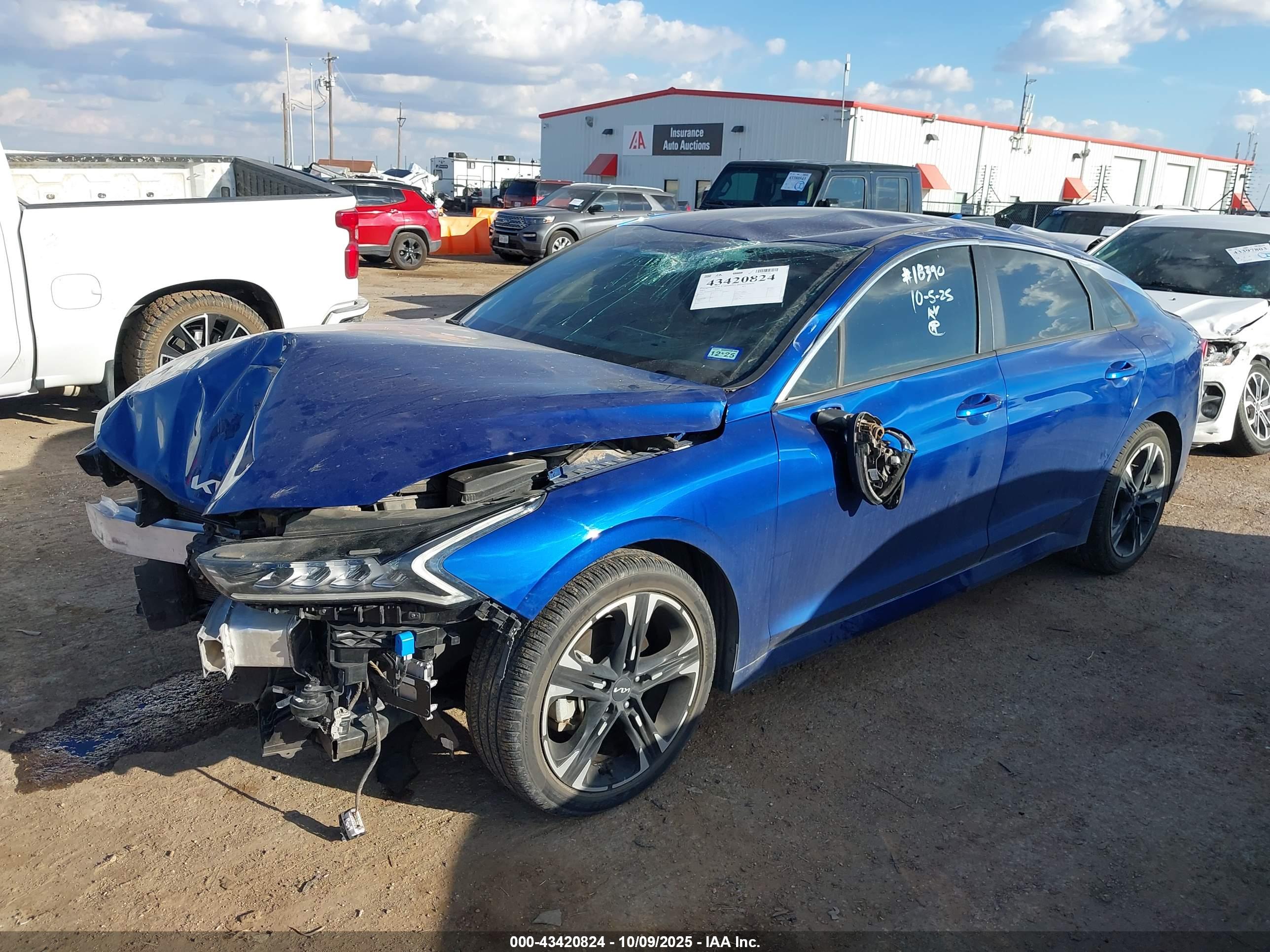 KIA K5 image 2