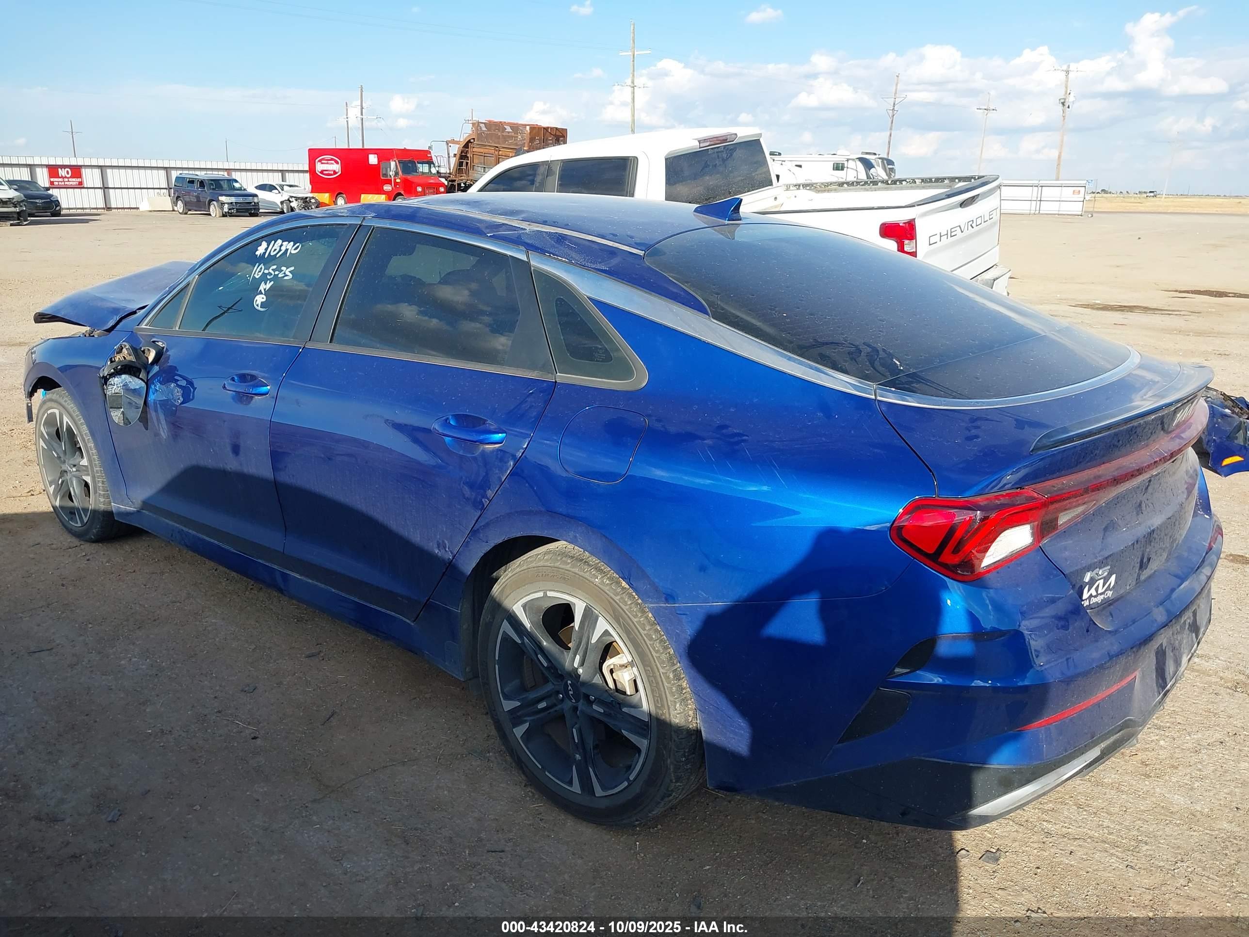KIA K5 image 3