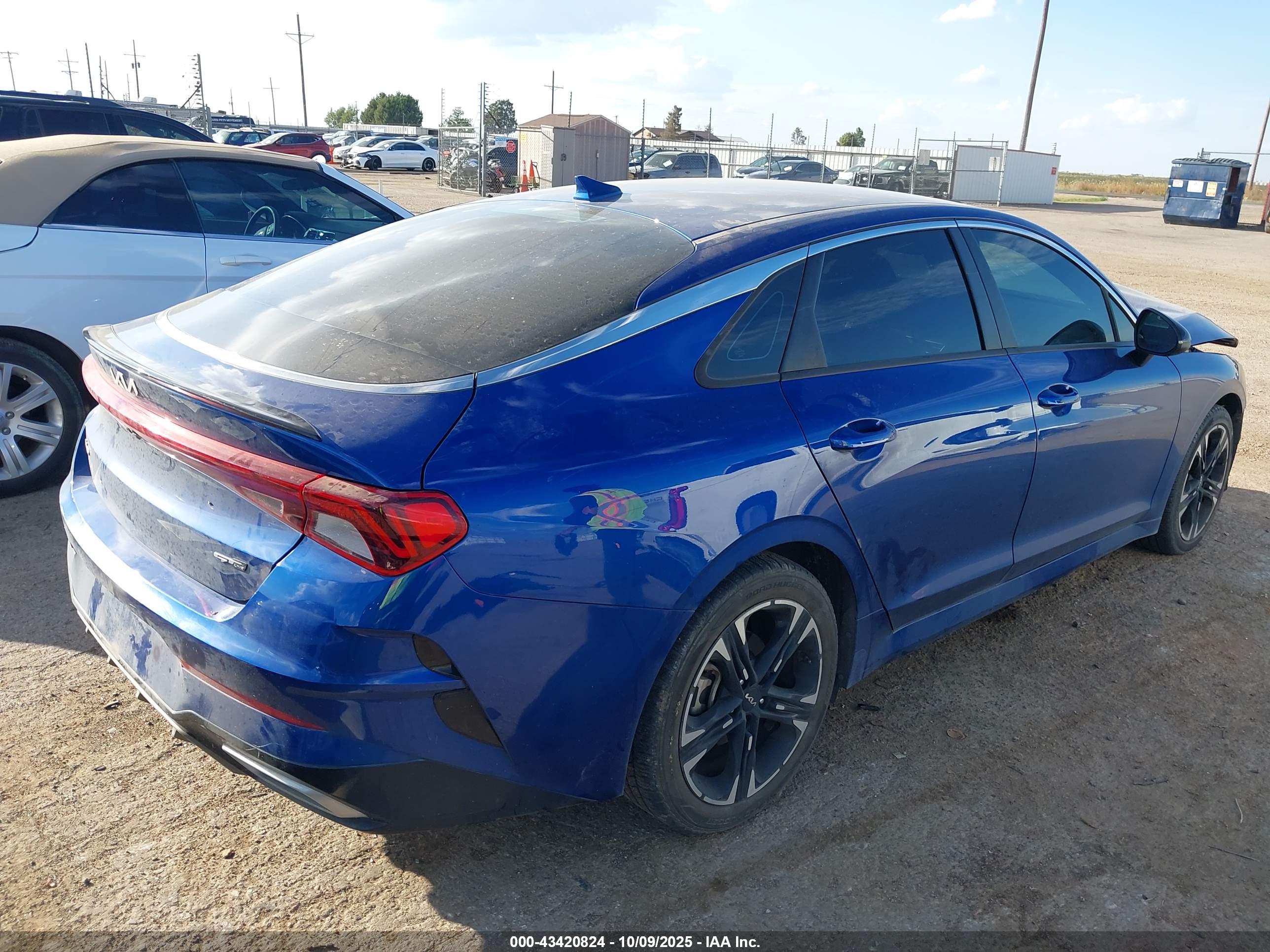 KIA K5 image 4