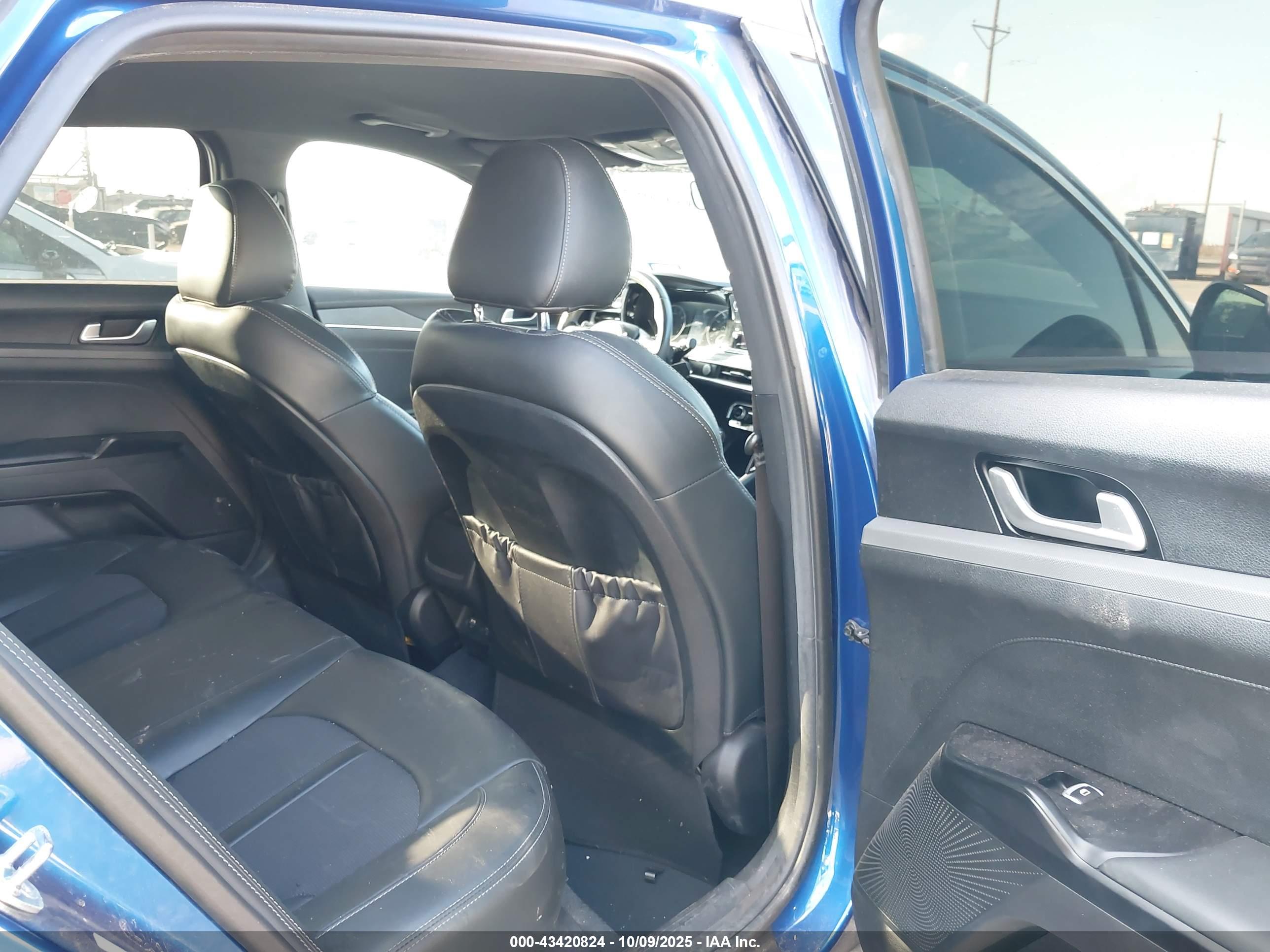 KIA K5 image 8