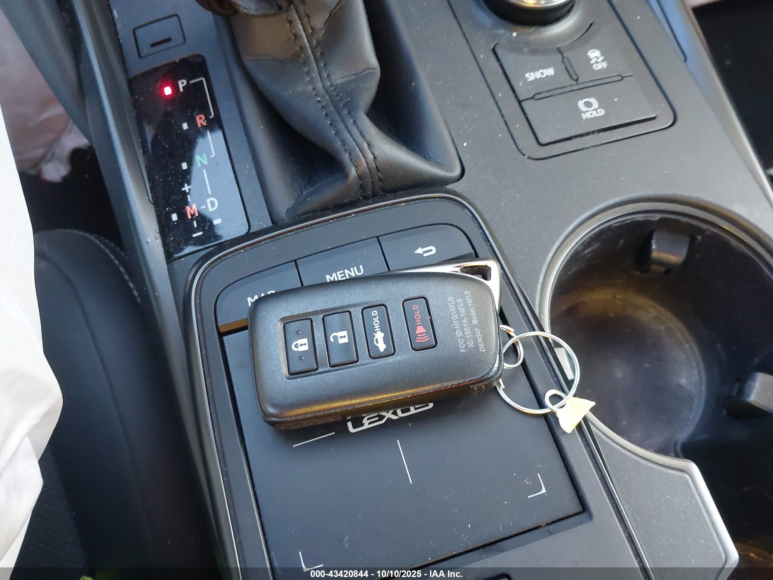 LEXUS IS image 11