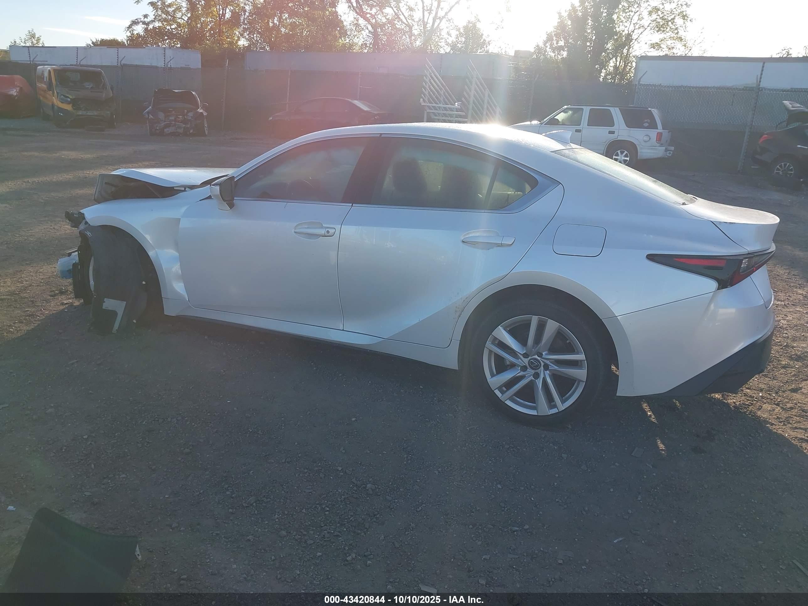 LEXUS IS image 3