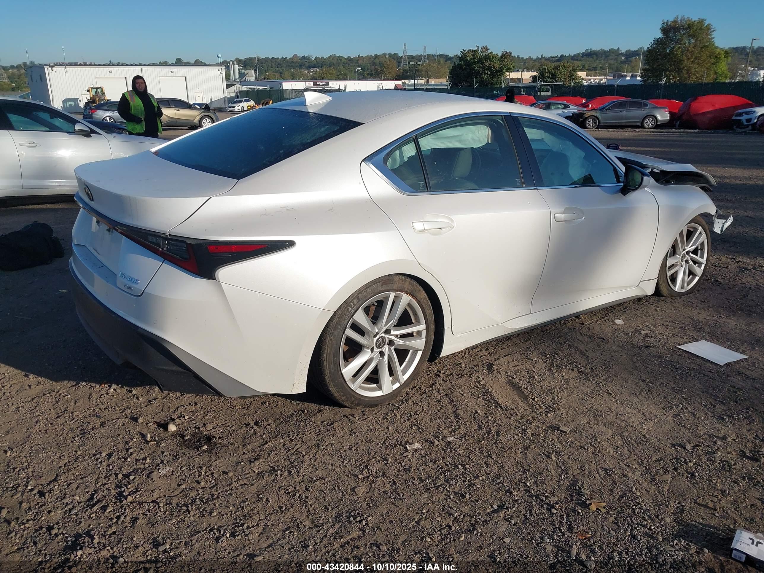 LEXUS IS image 4