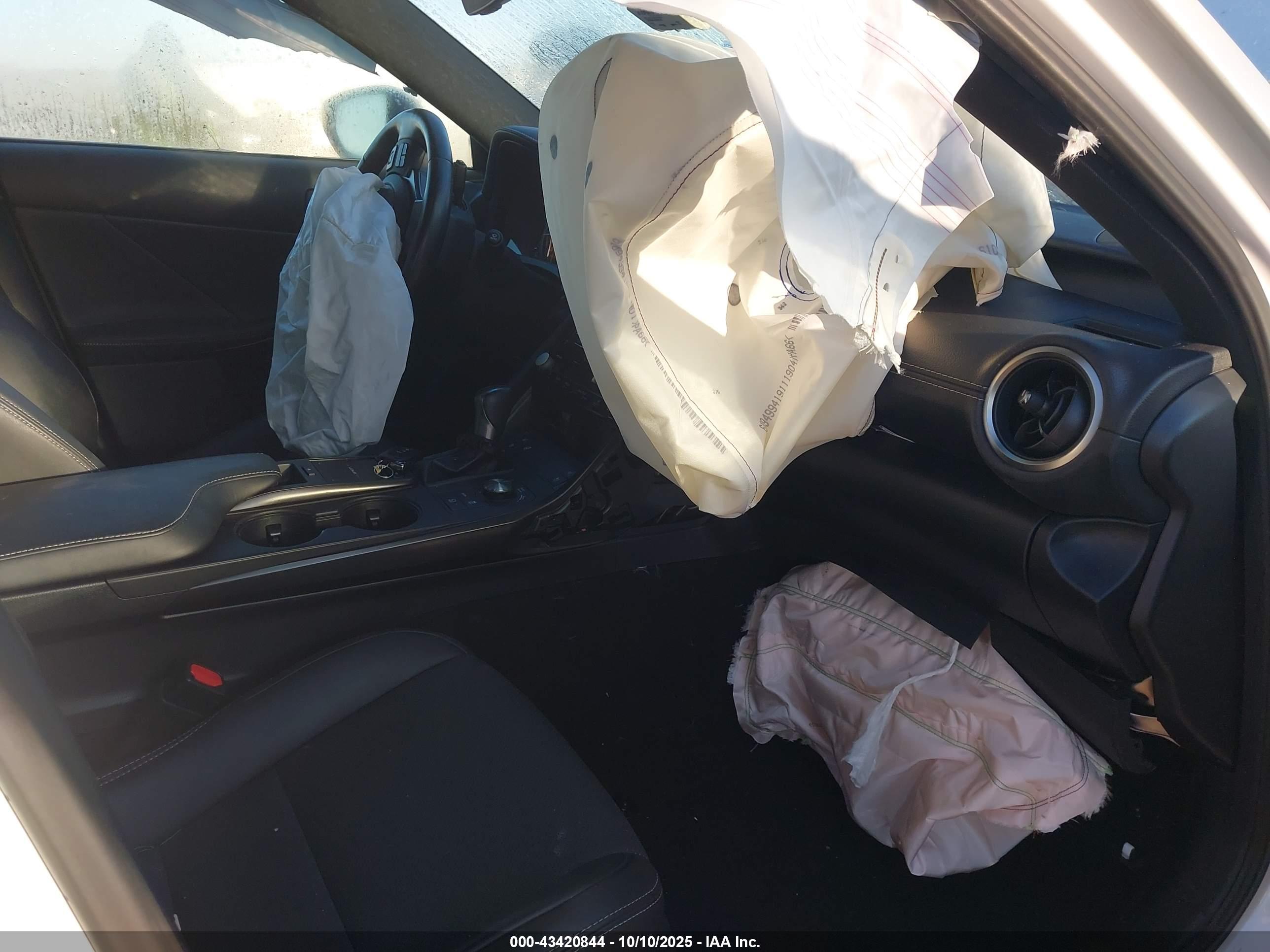 LEXUS IS image 5
