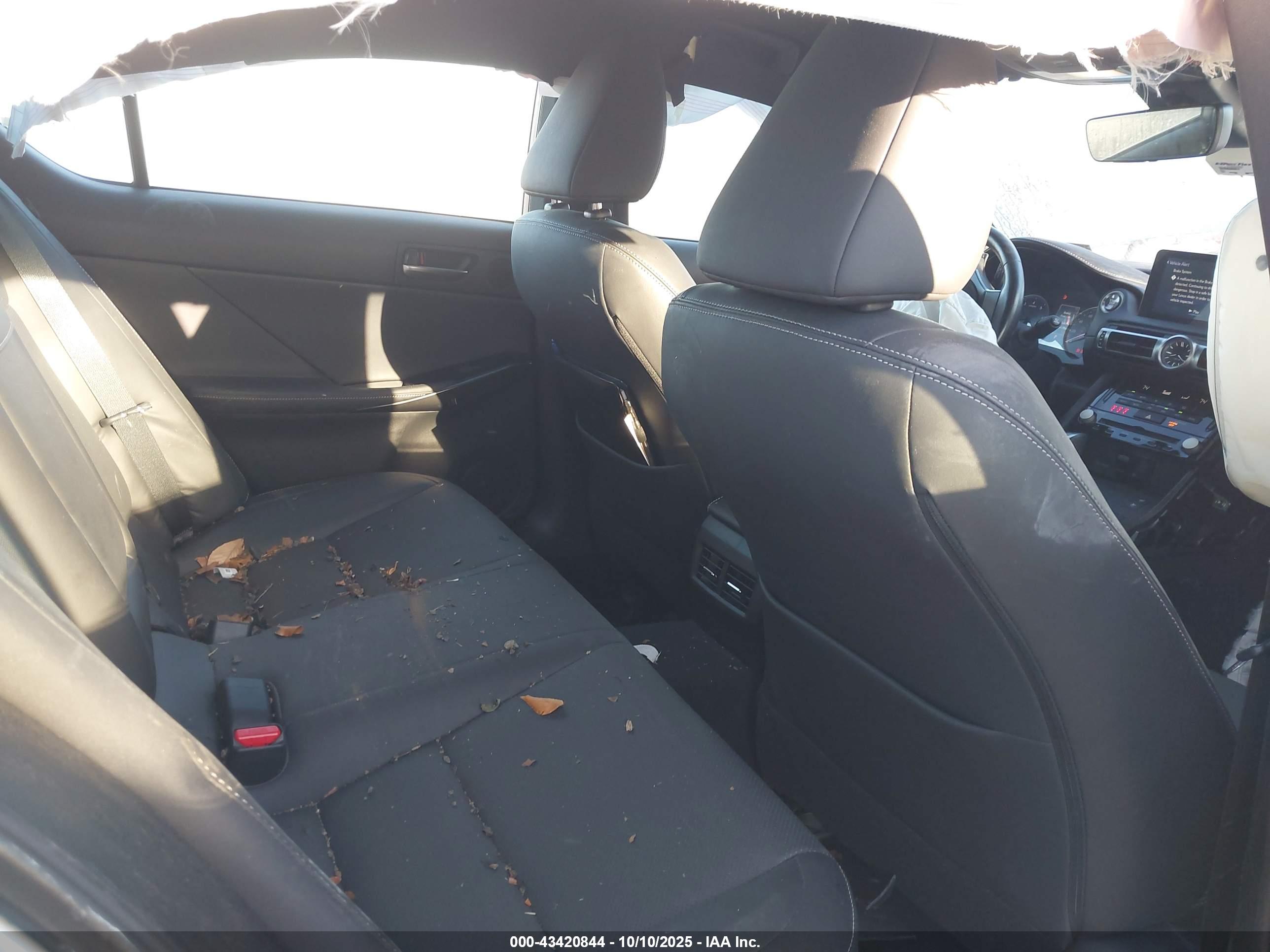 LEXUS IS image 8