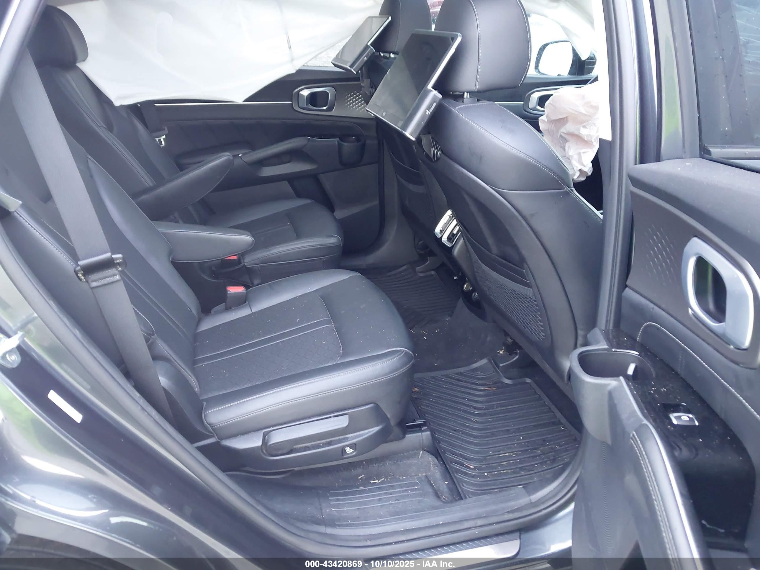 KIA SORENTO image 8