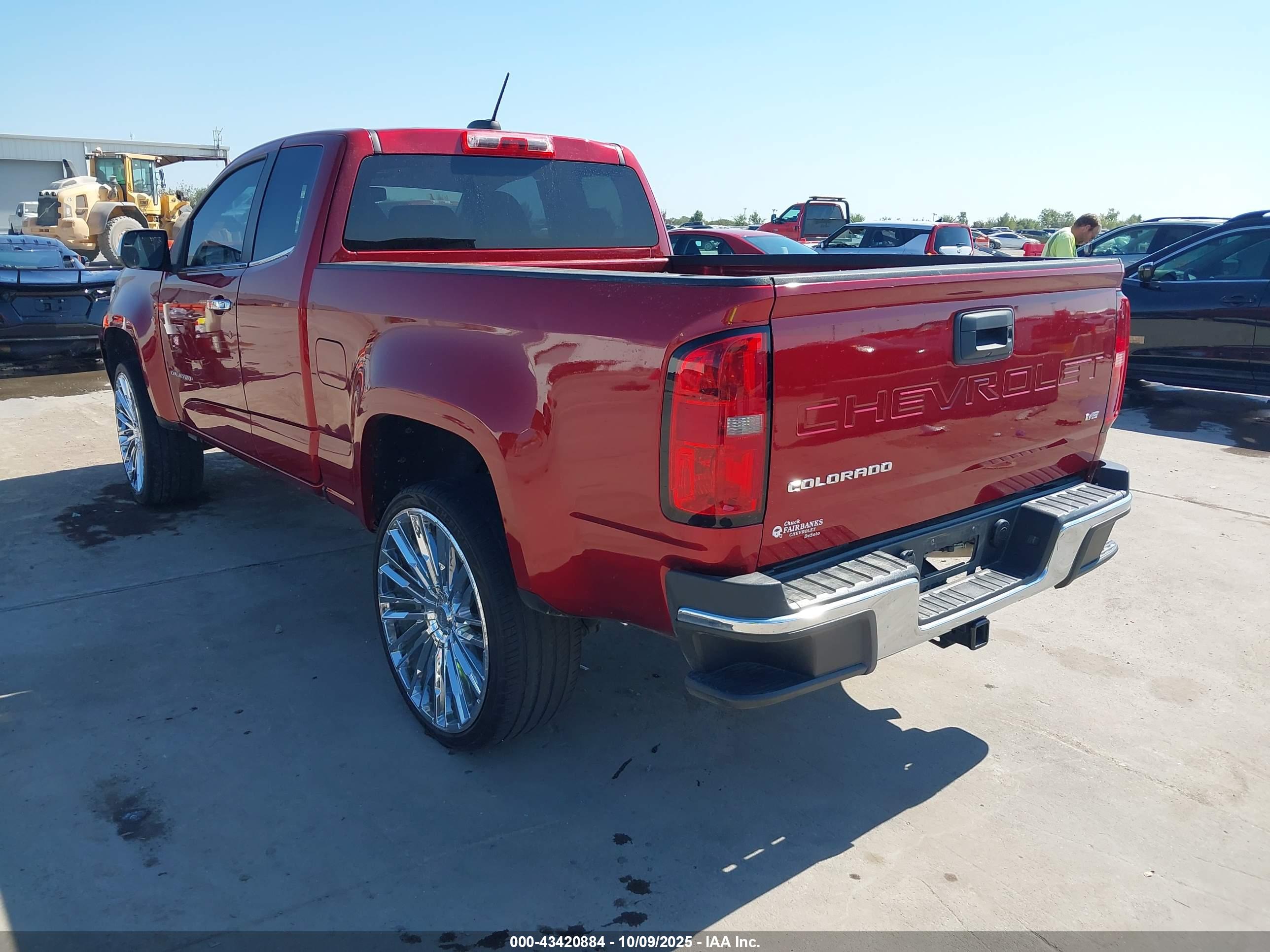 CHEVROLET COLORADO image 3