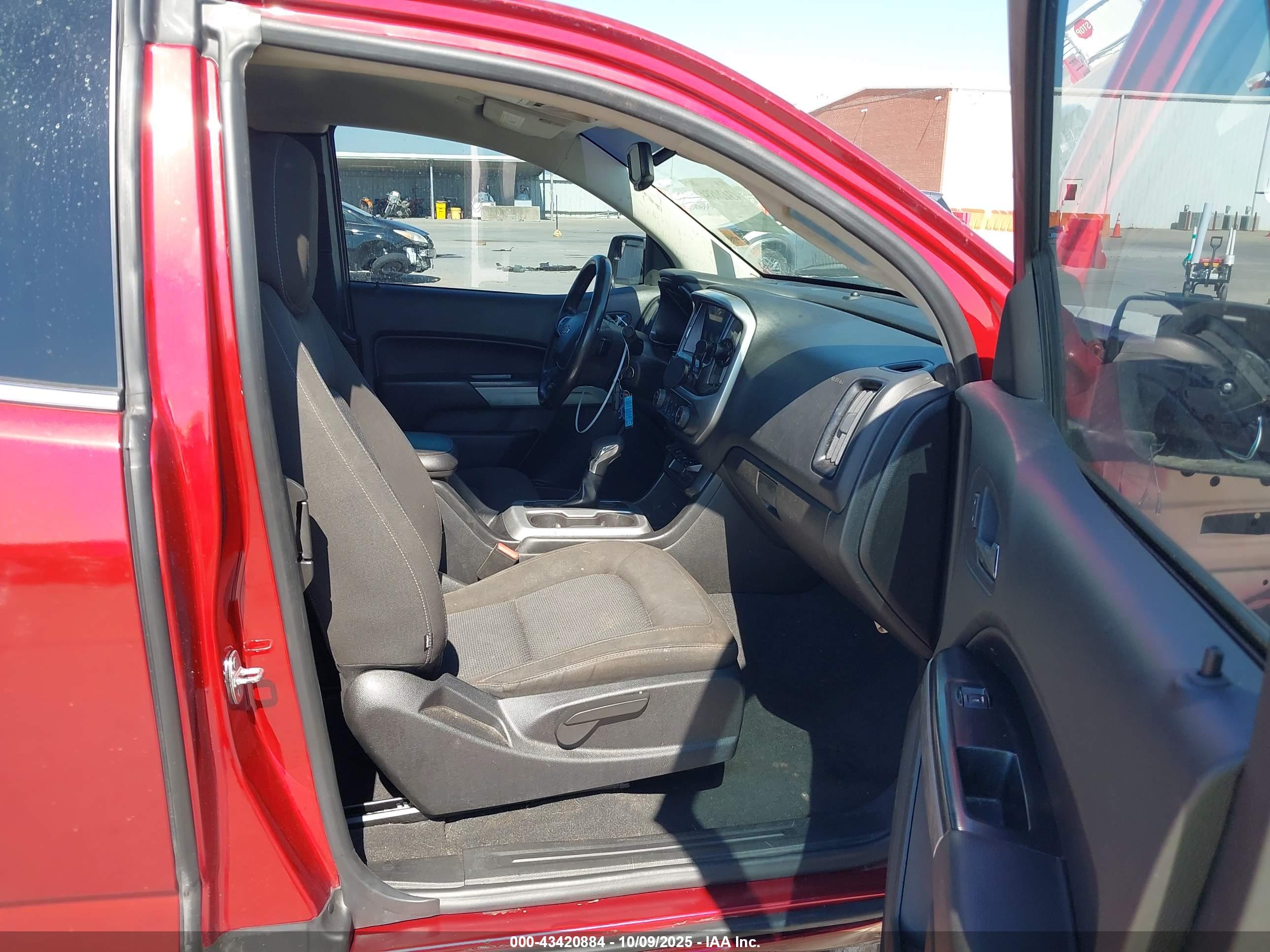 CHEVROLET COLORADO image 5