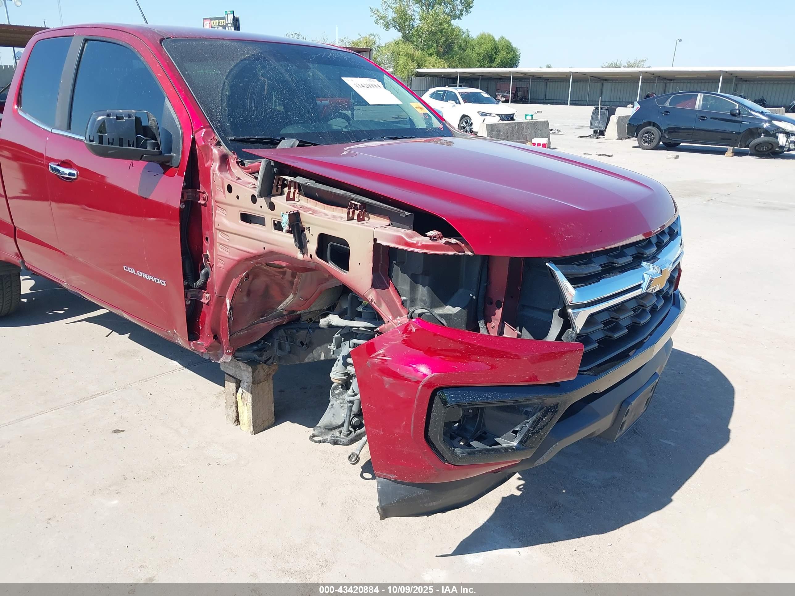 CHEVROLET COLORADO image 6