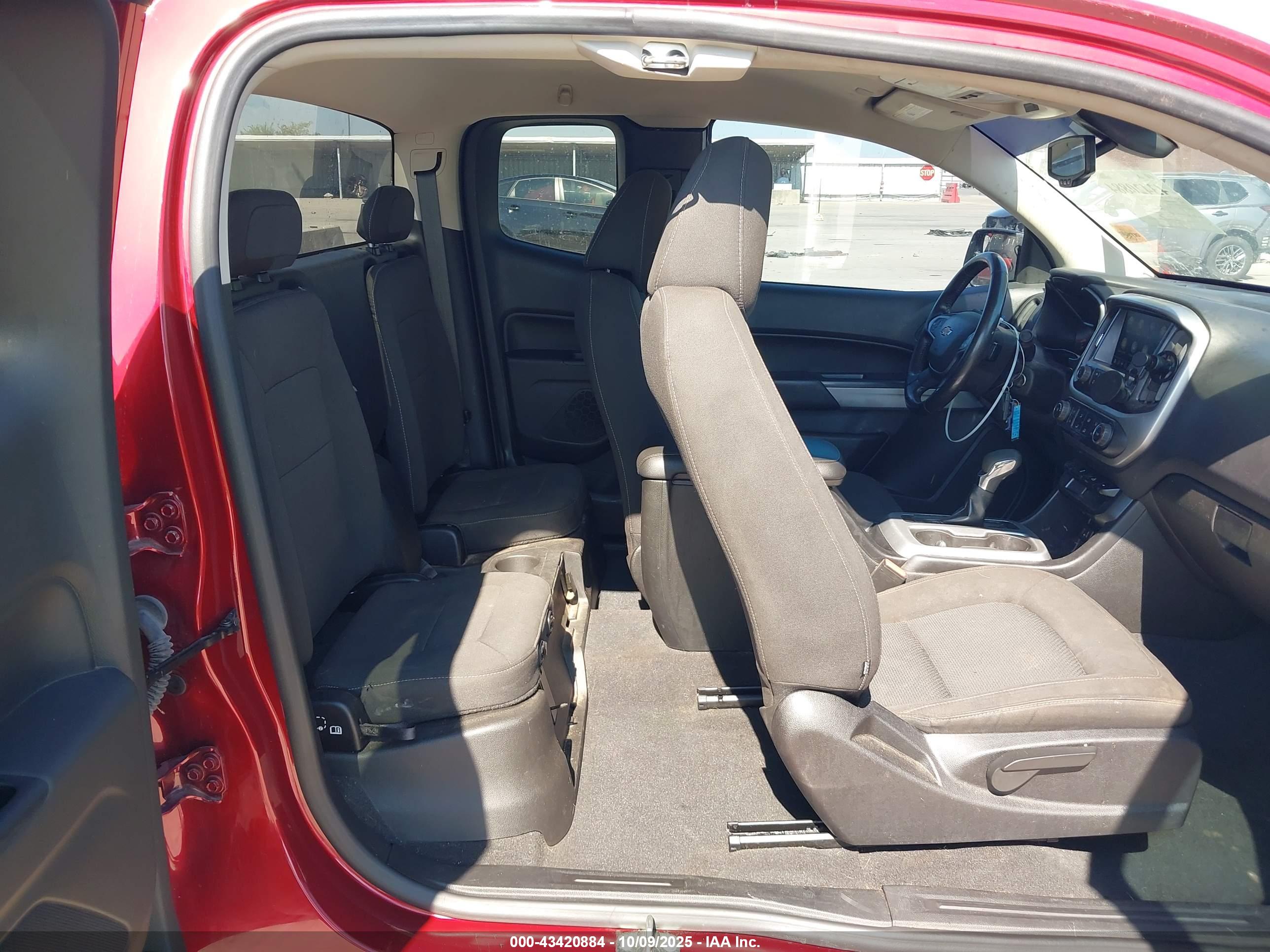 CHEVROLET COLORADO image 8