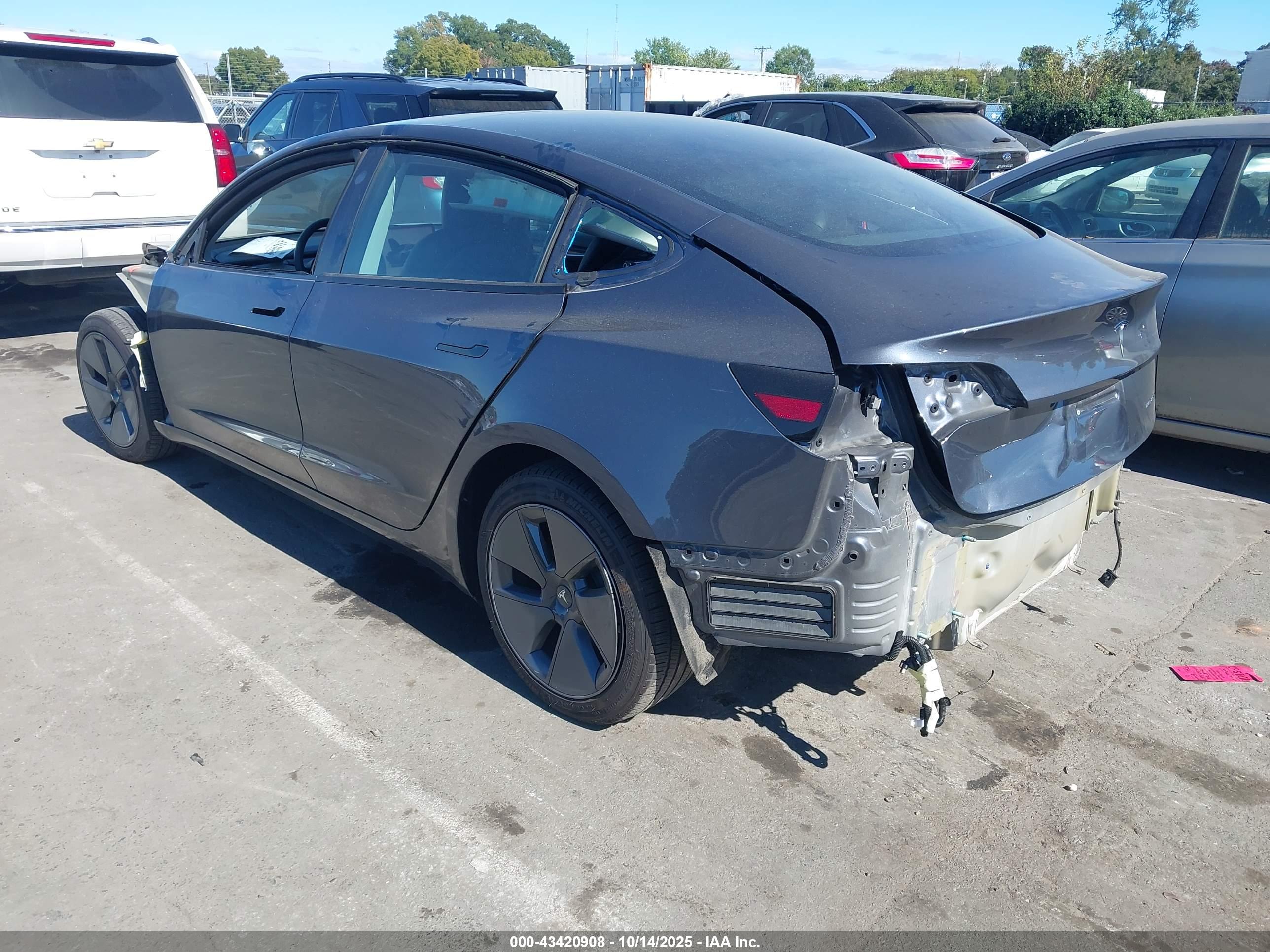 TESLA MODEL image 3
