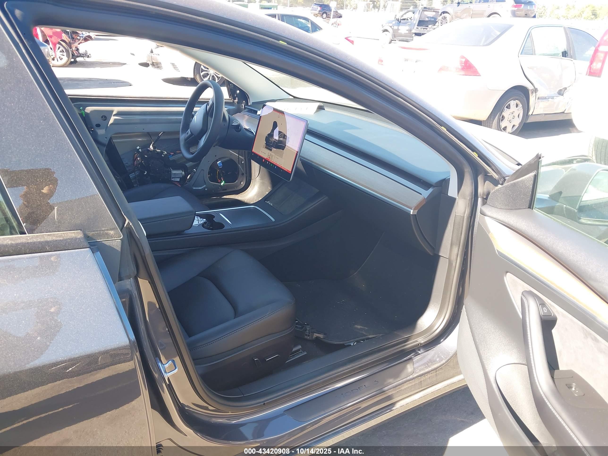 TESLA MODEL image 5
