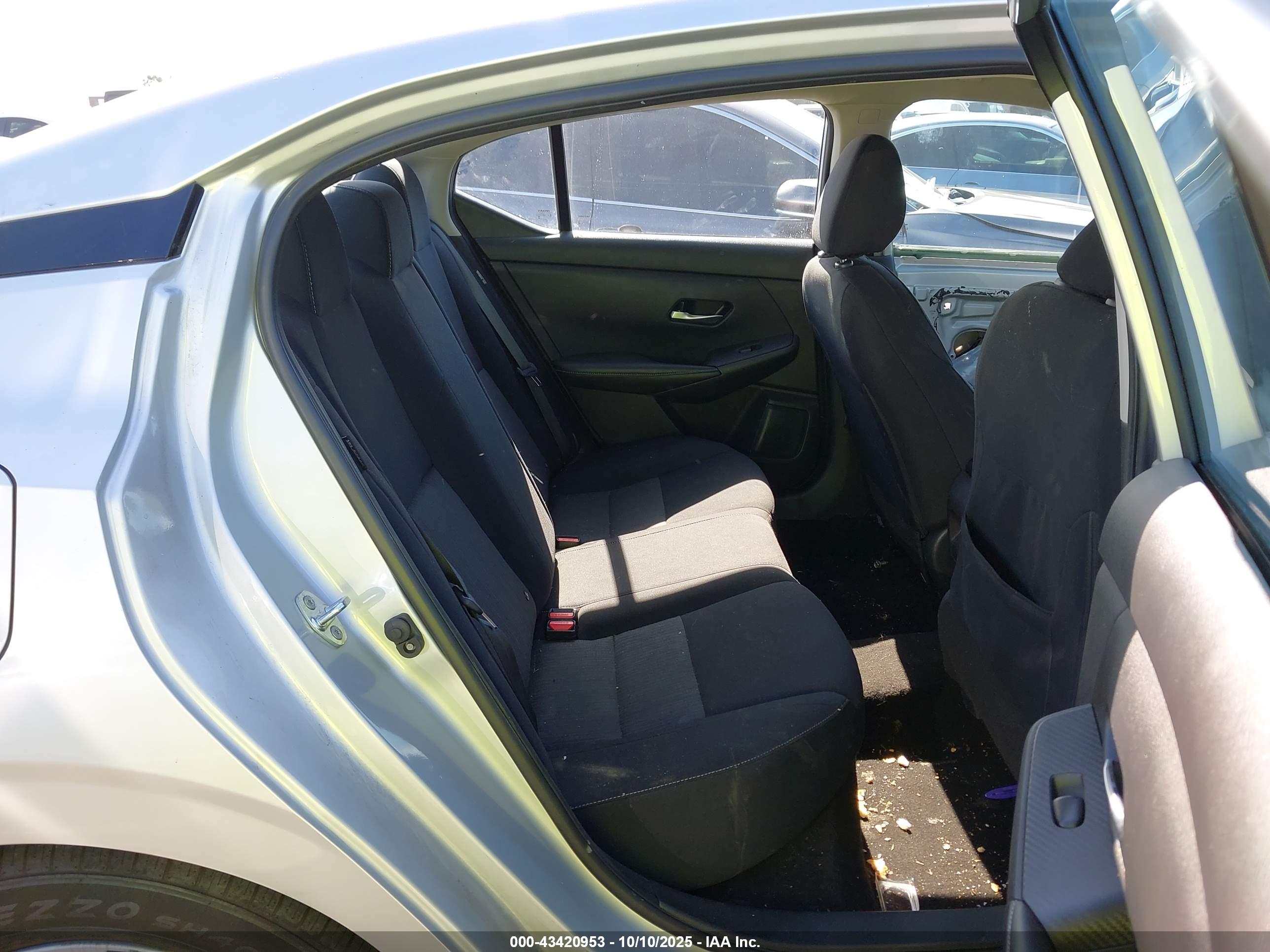 NISSAN SENTRA image 8