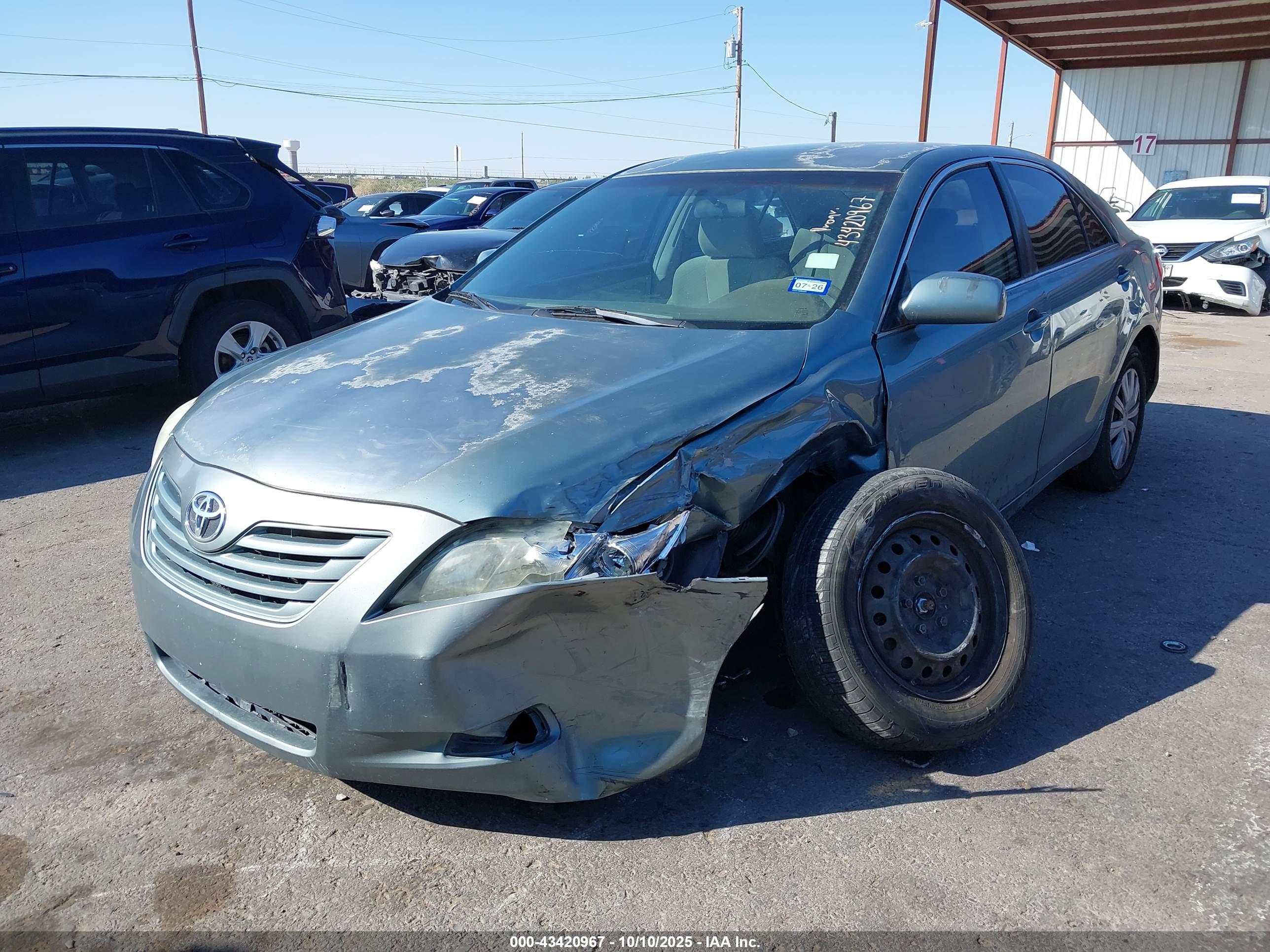 TOYOTA CAMRY image 2