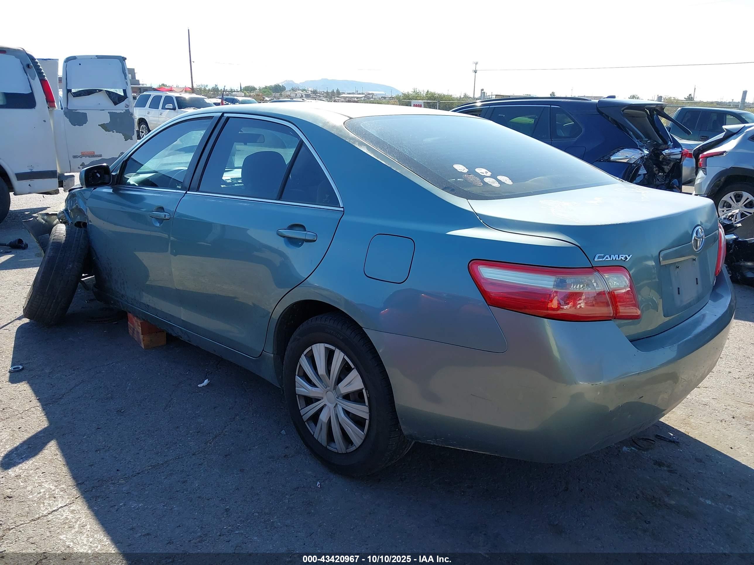TOYOTA CAMRY image 3
