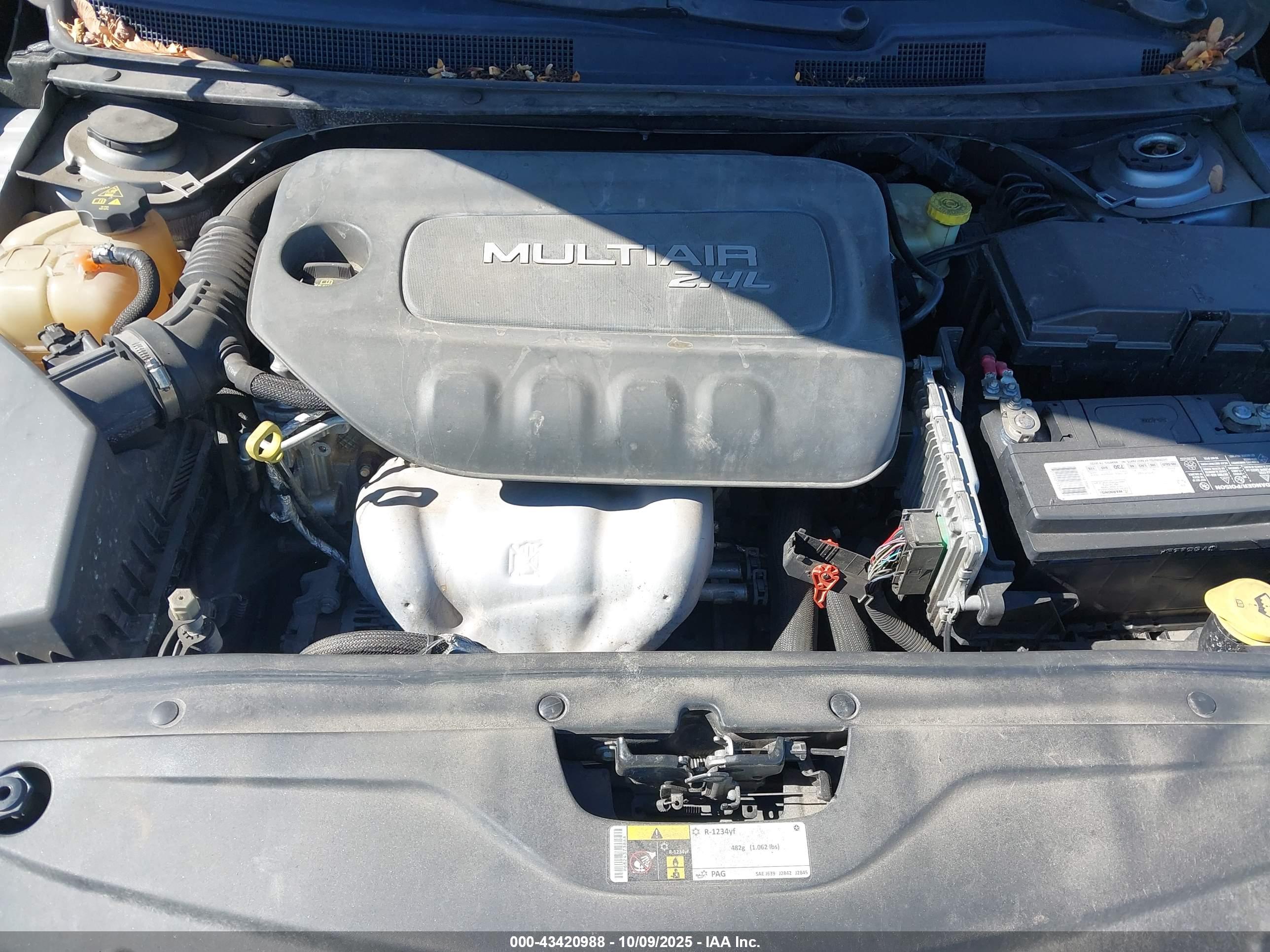 CHRYSLER 200 image 10