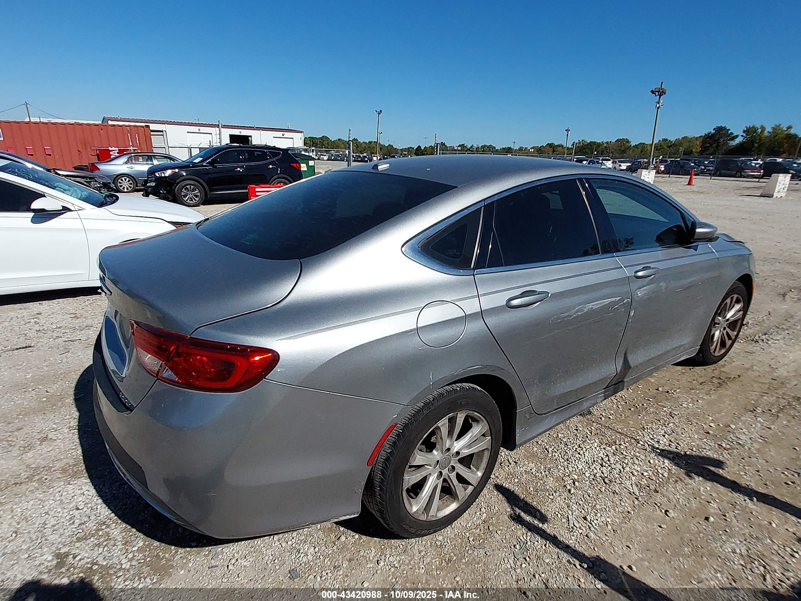 CHRYSLER 200 image 4