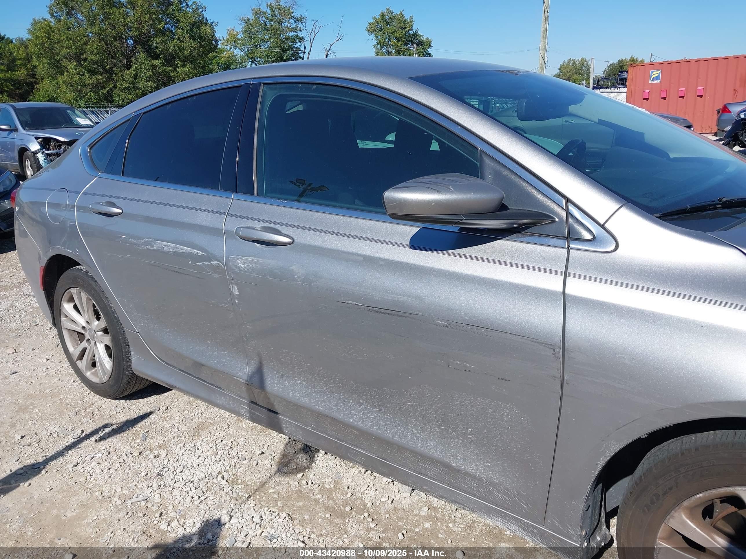 CHRYSLER 200 image 6