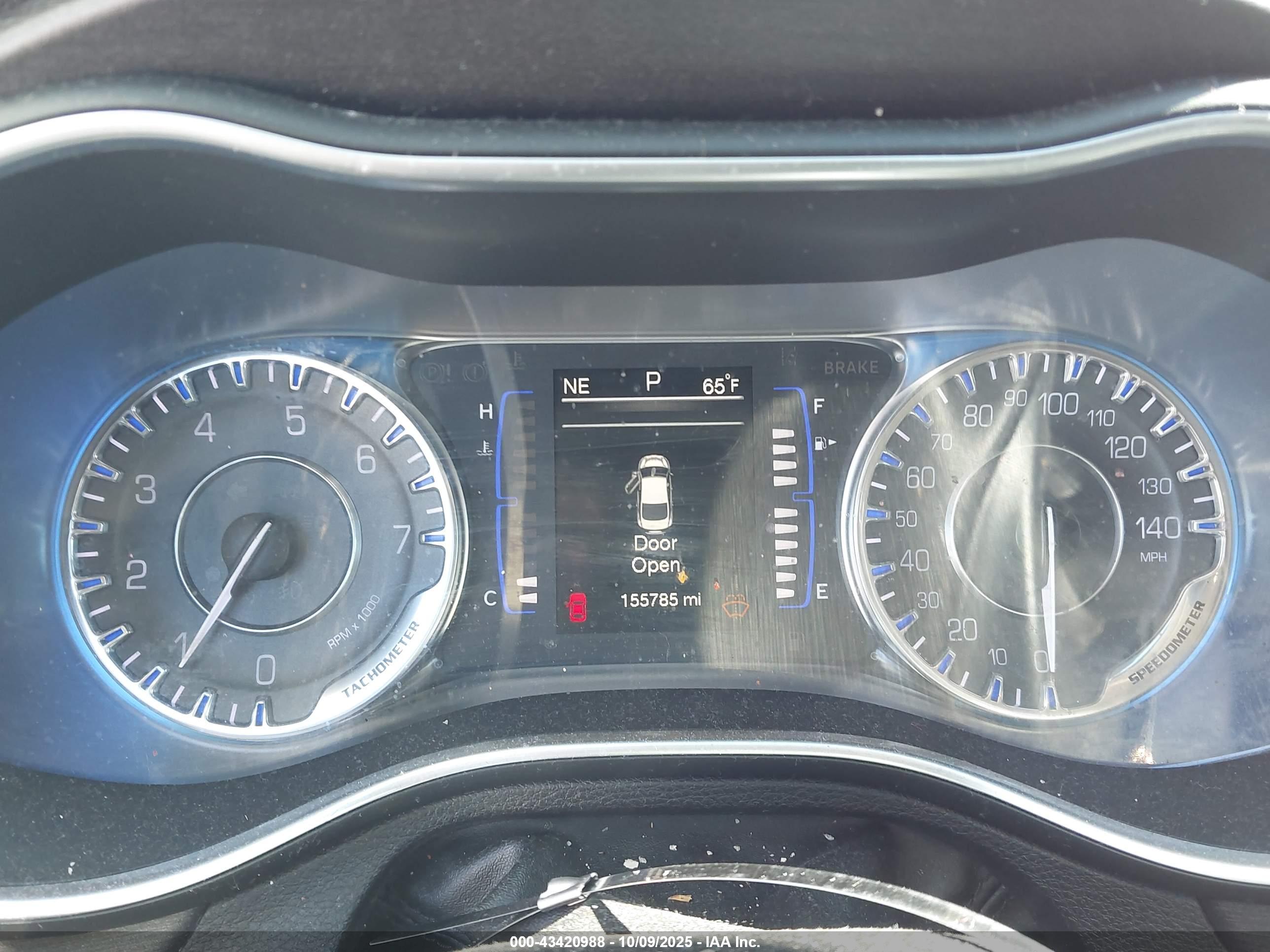 CHRYSLER 200 image 7