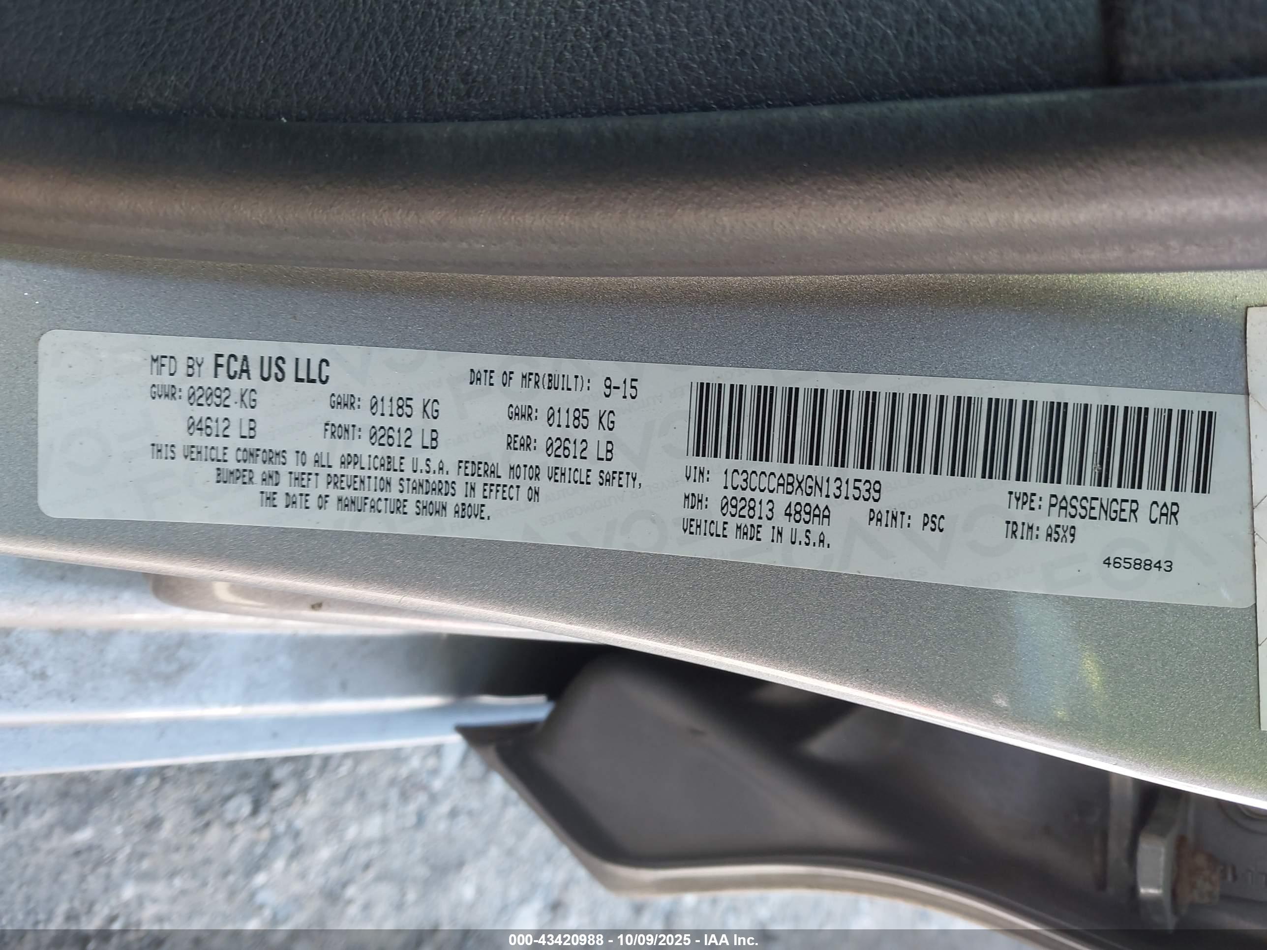 CHRYSLER 200 image 9