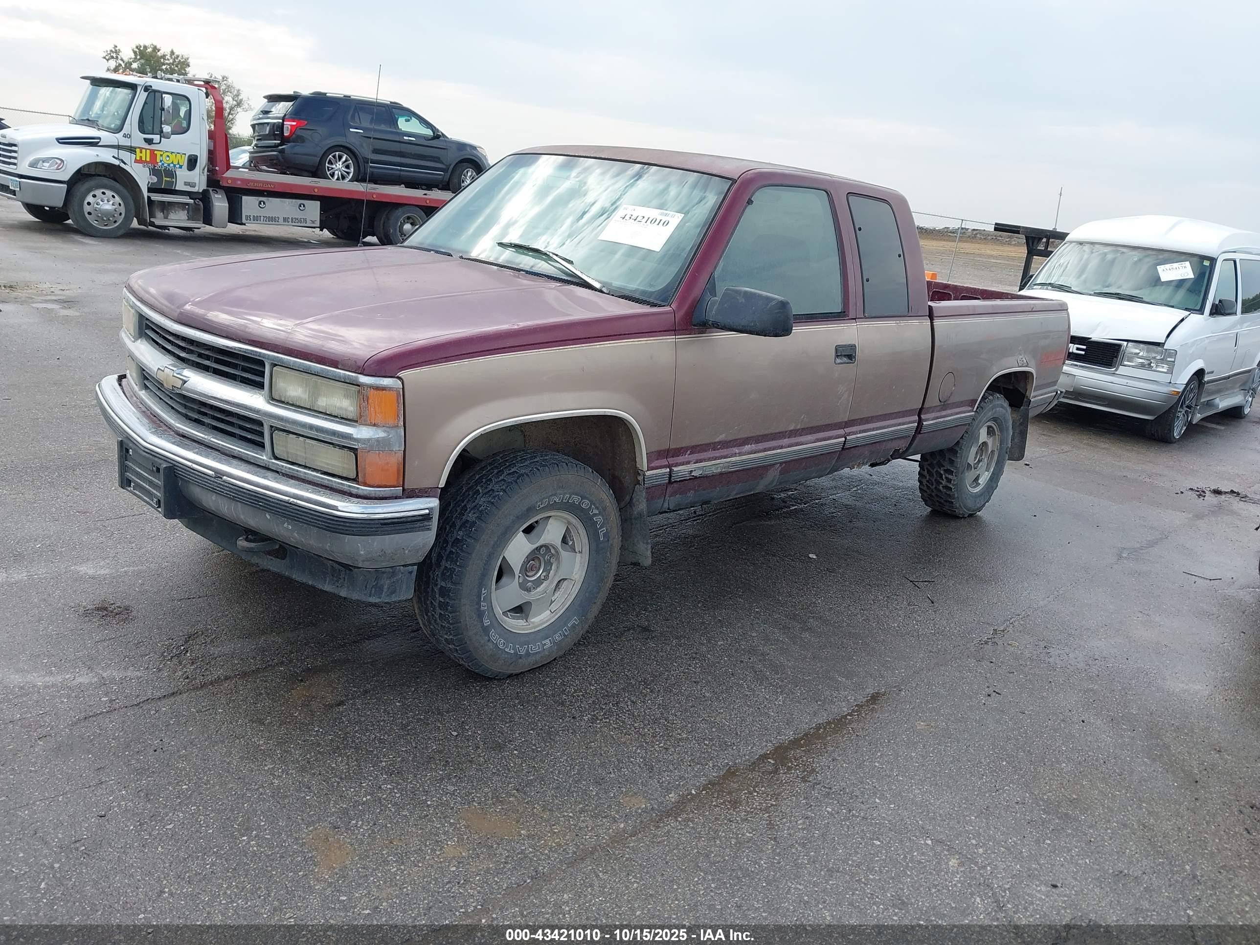 CHEVROLET GMT-400 image 2