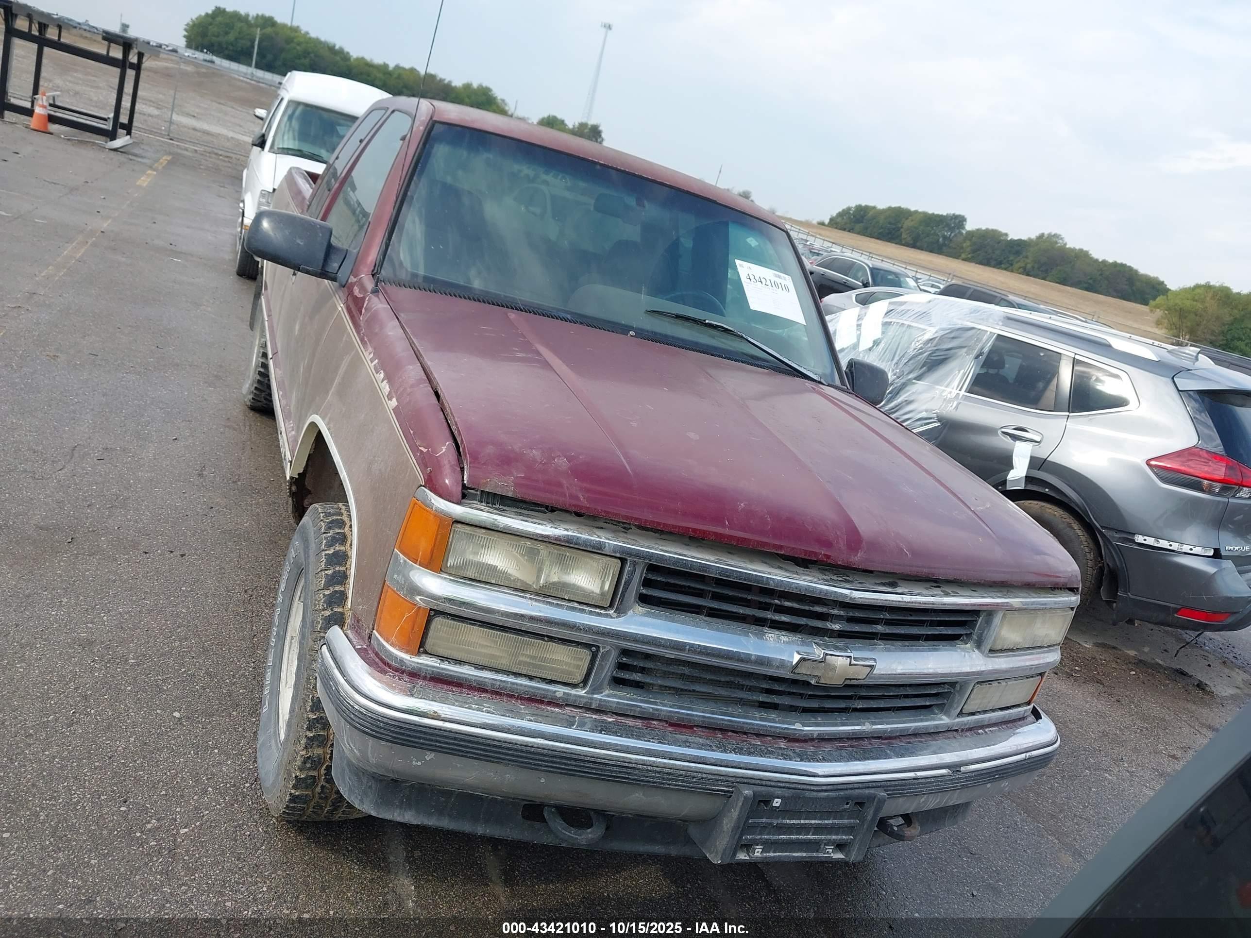 CHEVROLET GMT-400 image 6