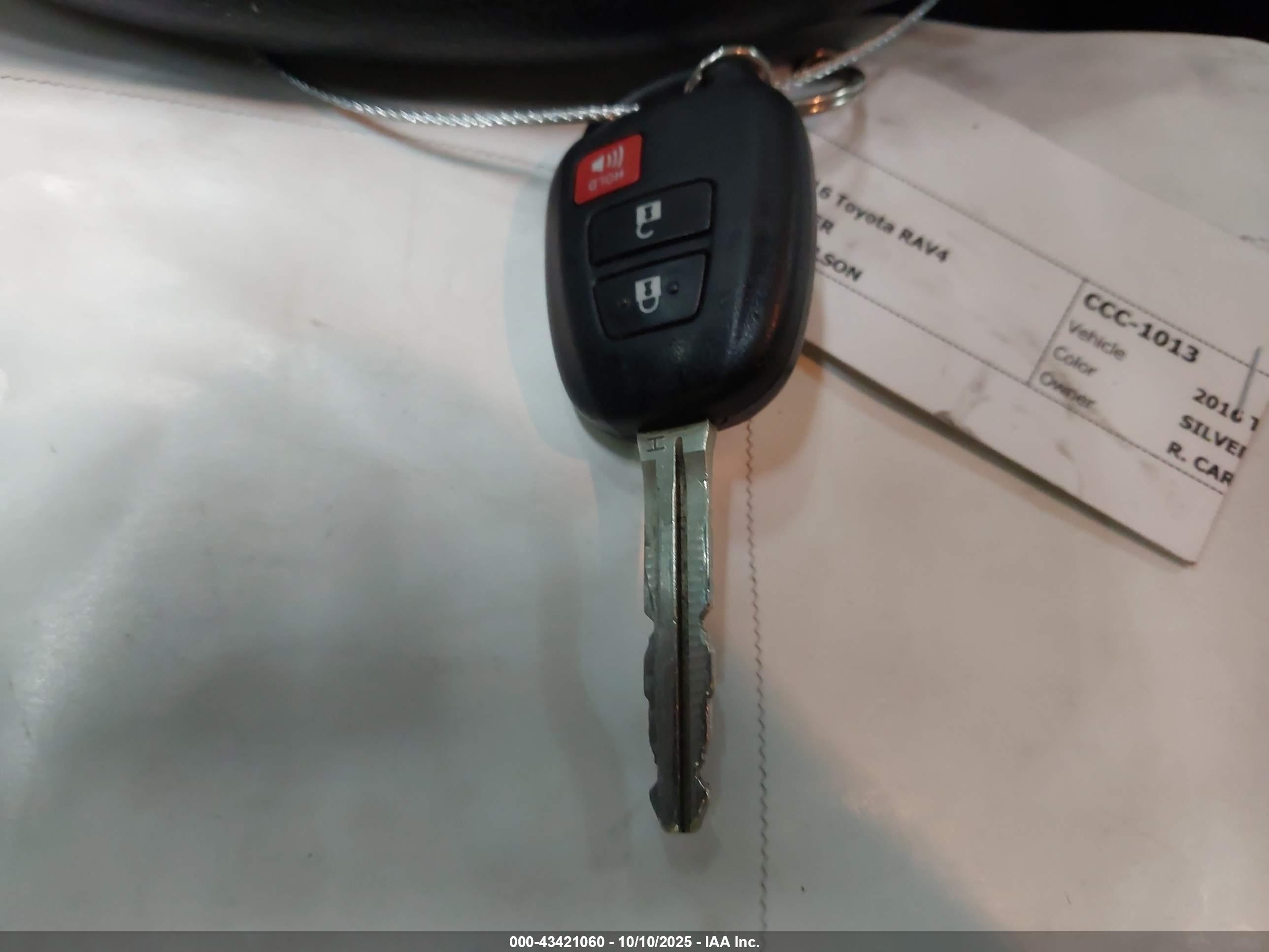 TOYOTA RAV4 image 11