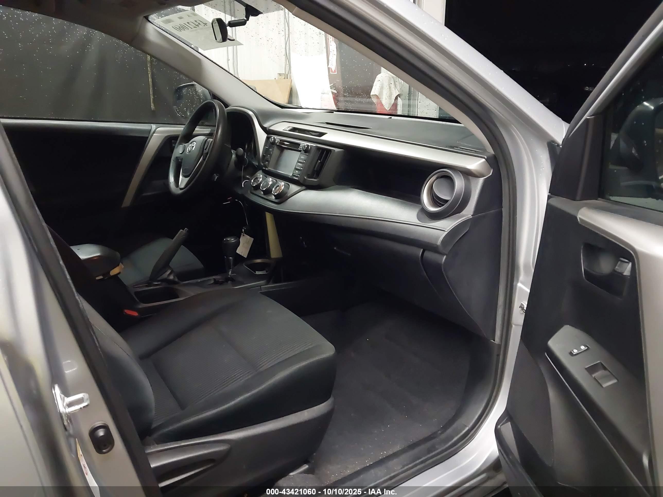 TOYOTA RAV4 image 5