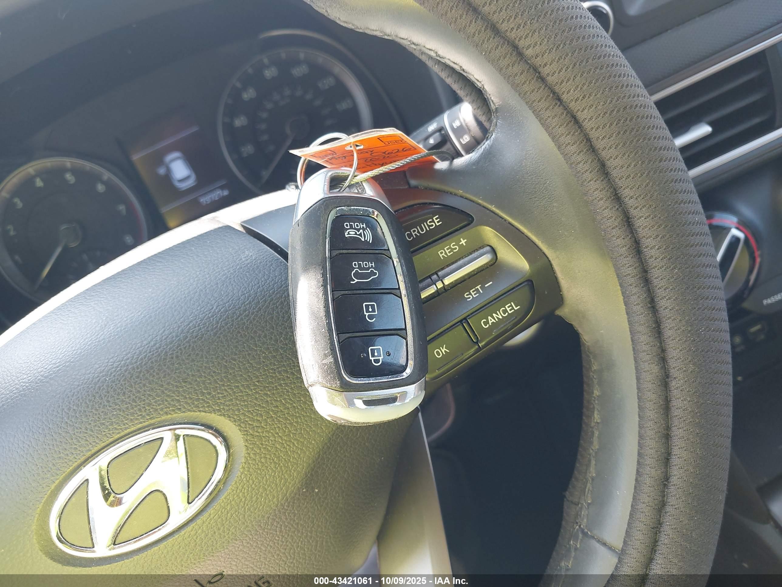 HYUNDAI KONA image 11