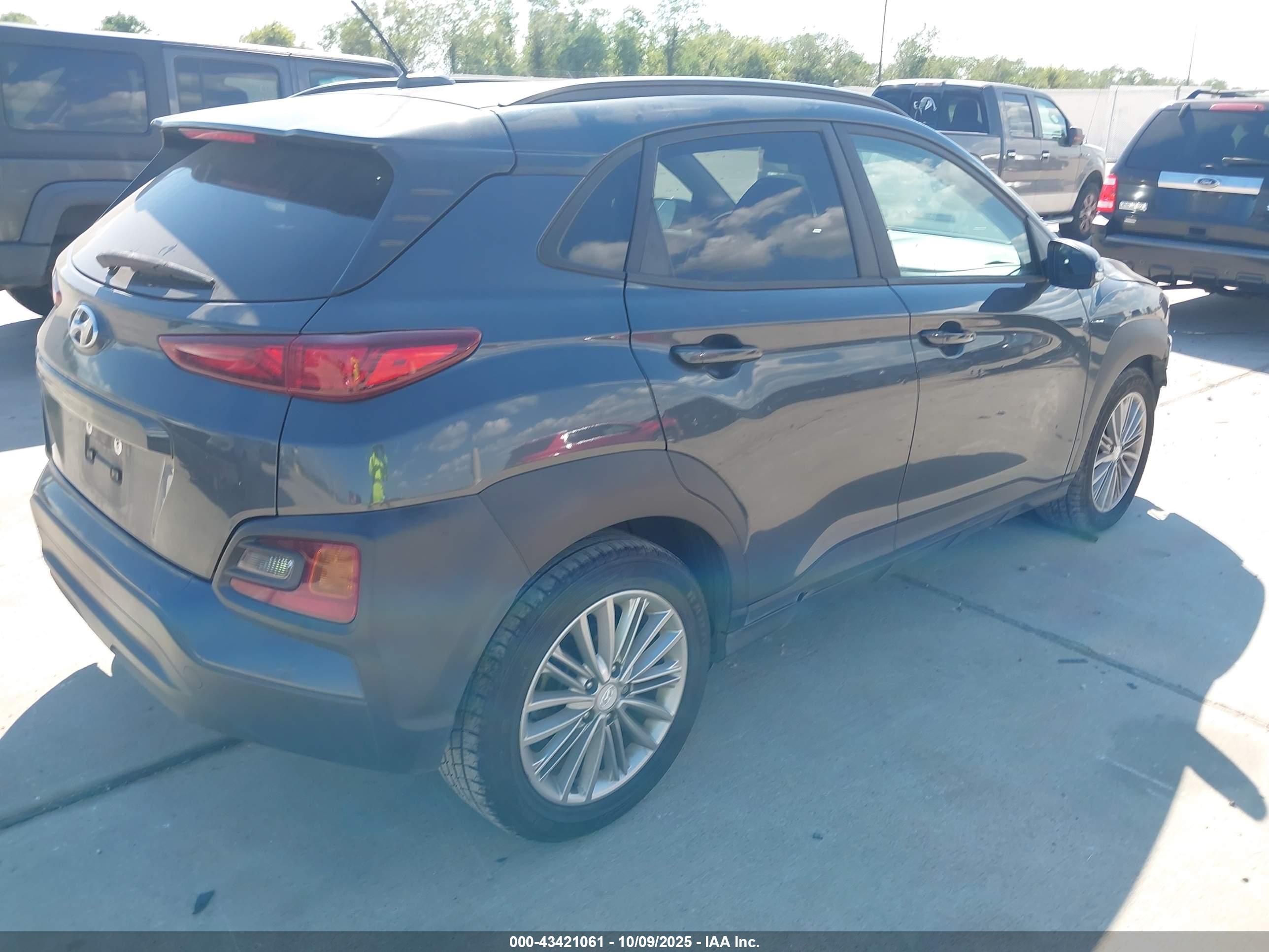 HYUNDAI KONA image 4