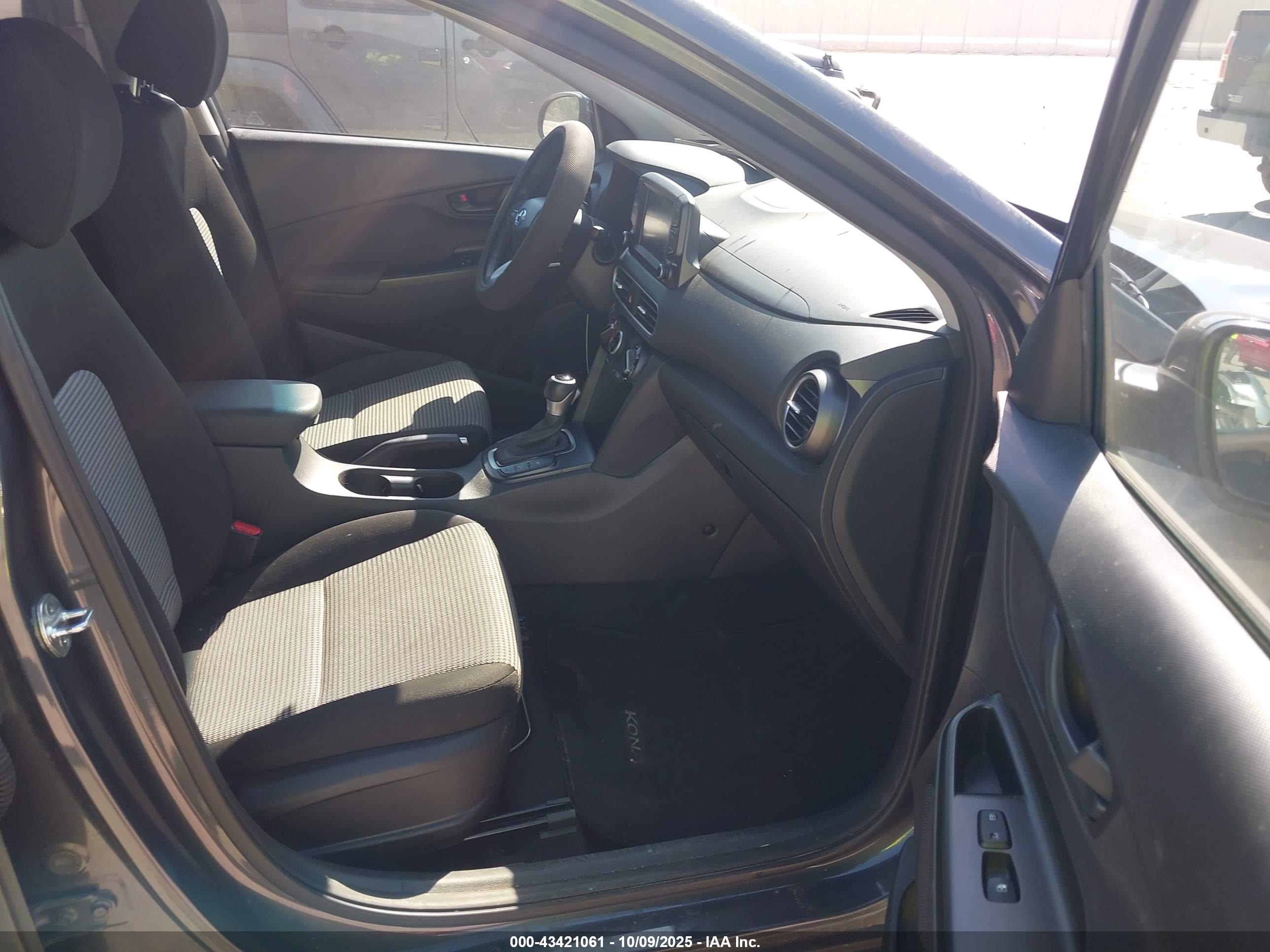 HYUNDAI KONA image 5